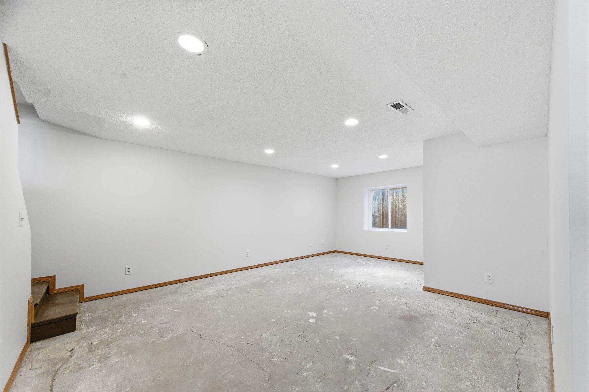 1521 E Rose Lane Andover KS 67002