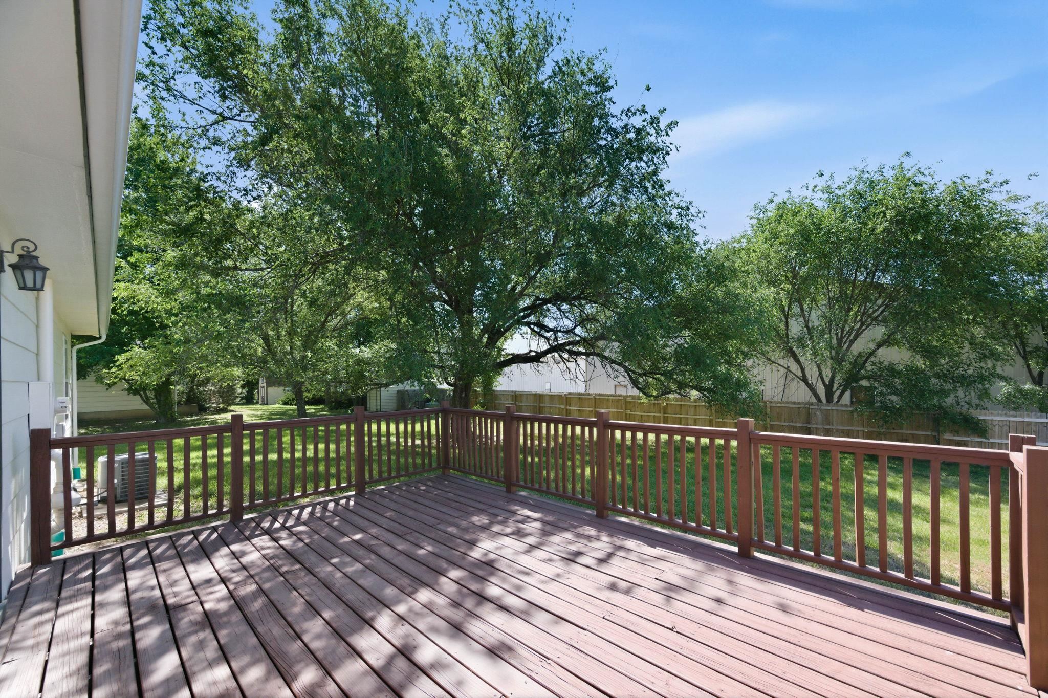 1521 E Rose Lane Andover KS 67002