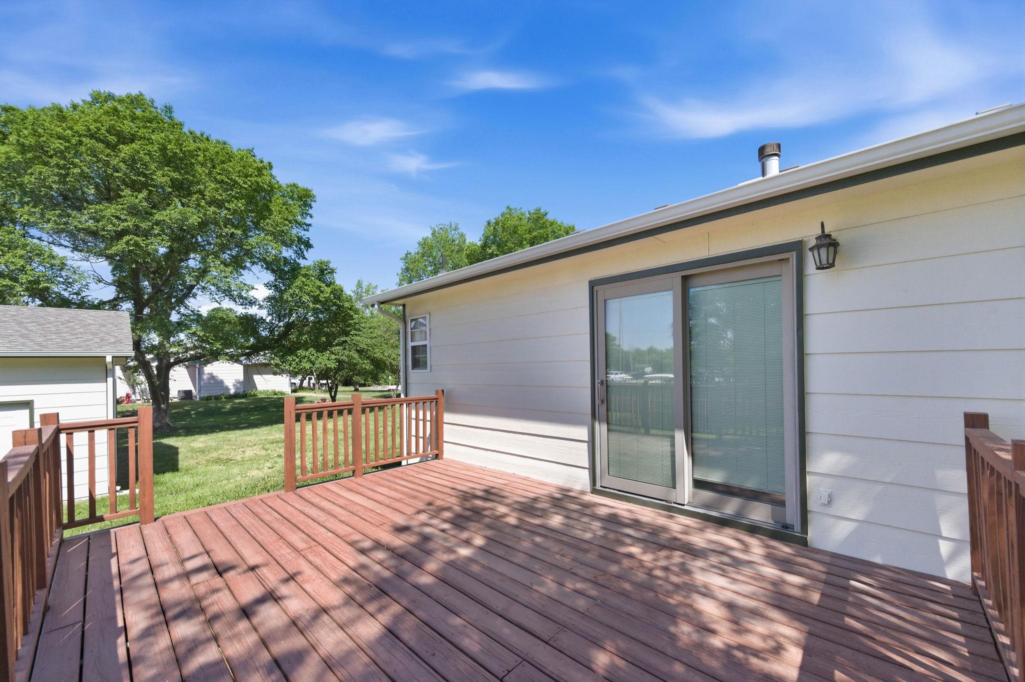 1521 E Rose Lane Andover KS 67002