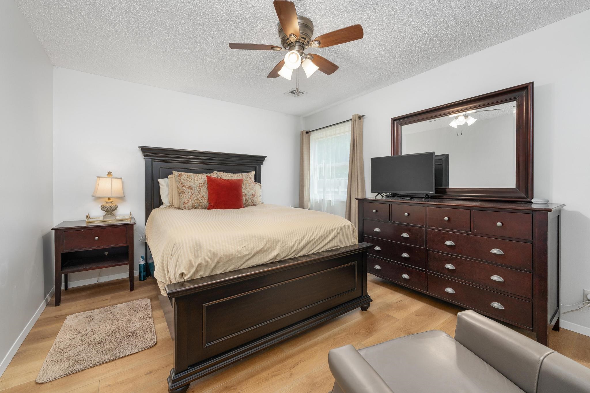 921 E 52nd Street S Wichita KS 67216-3663