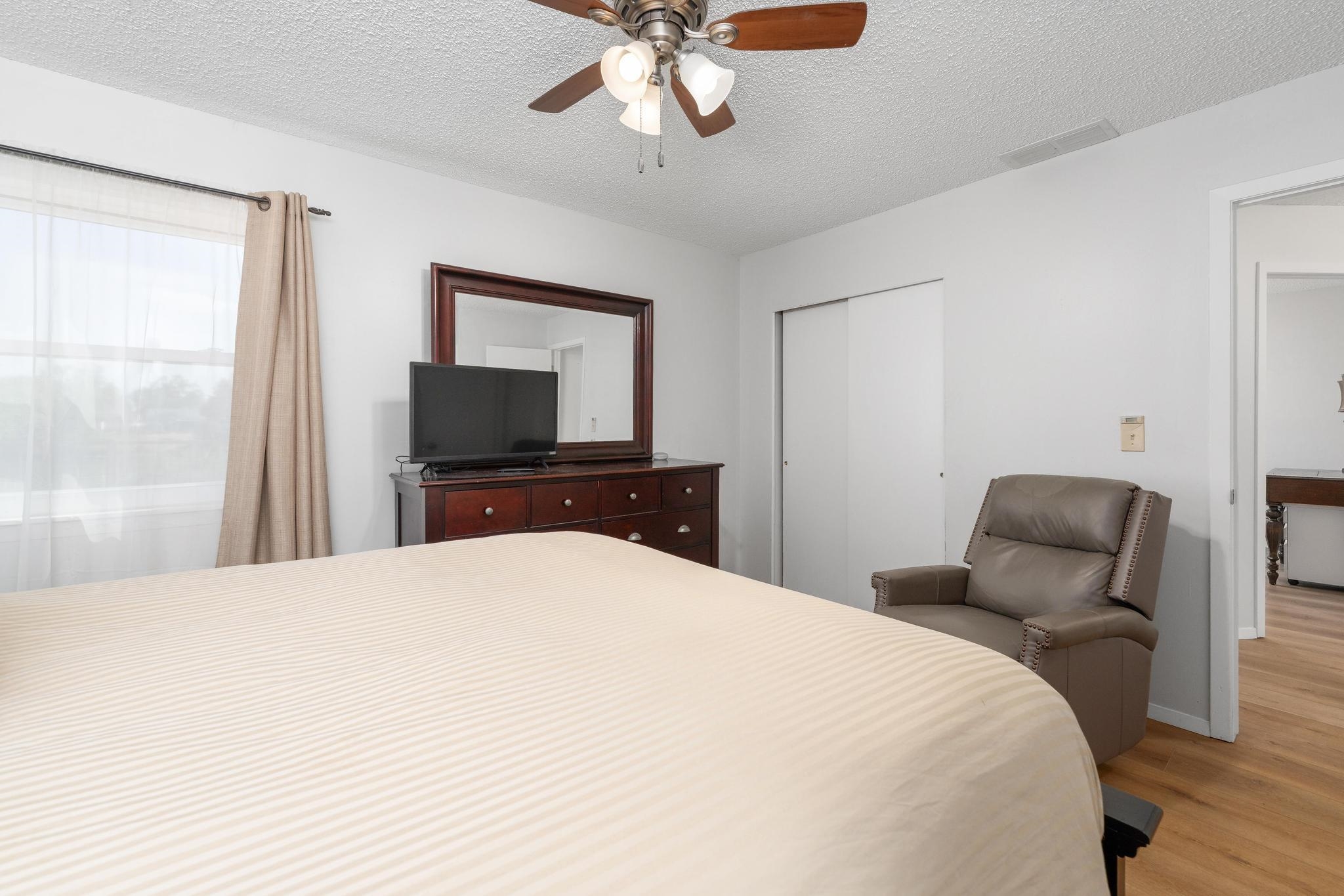 921 E 52nd Street S Wichita KS 67216-3663