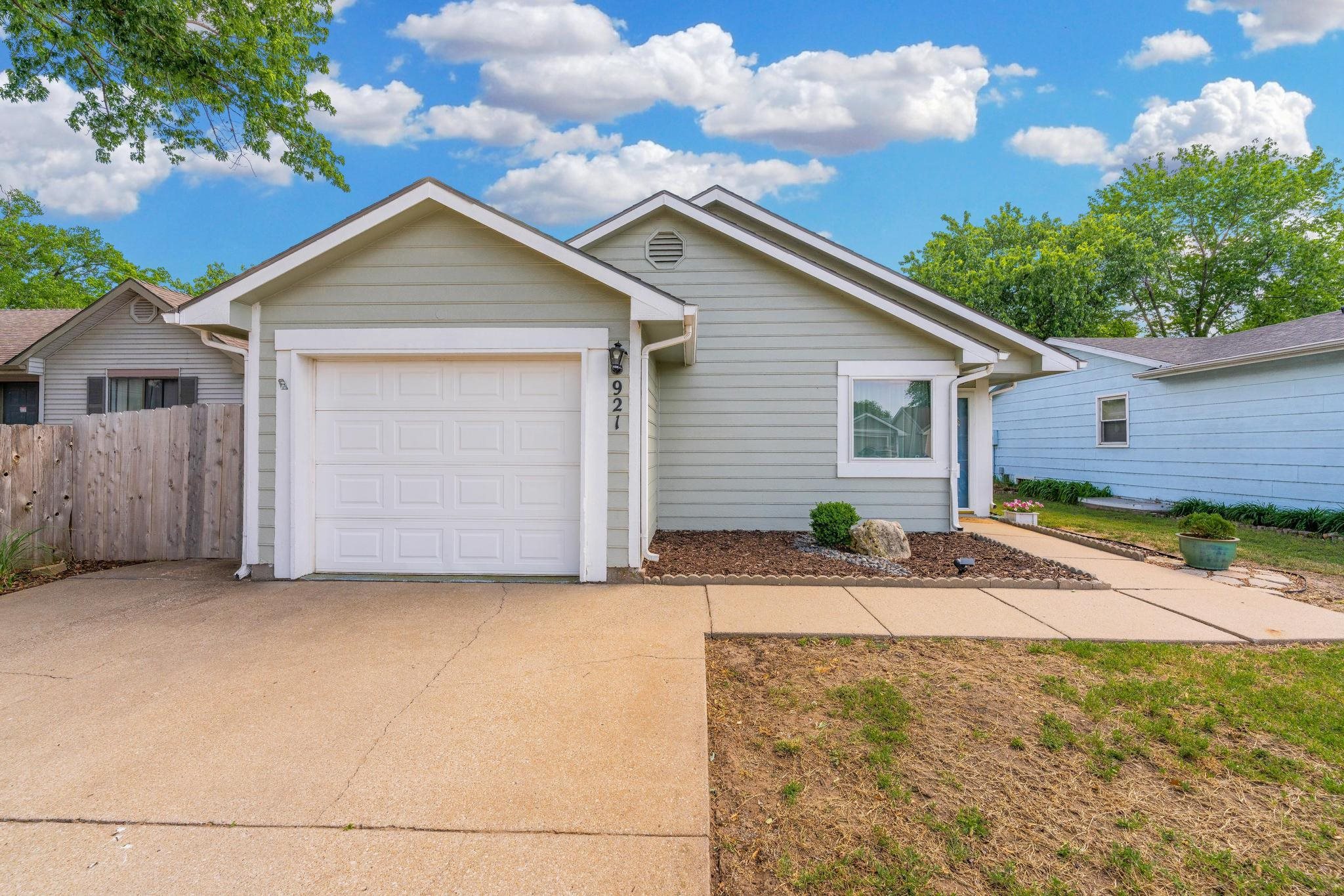 921 E 52nd Street S Wichita KS 67216-3663