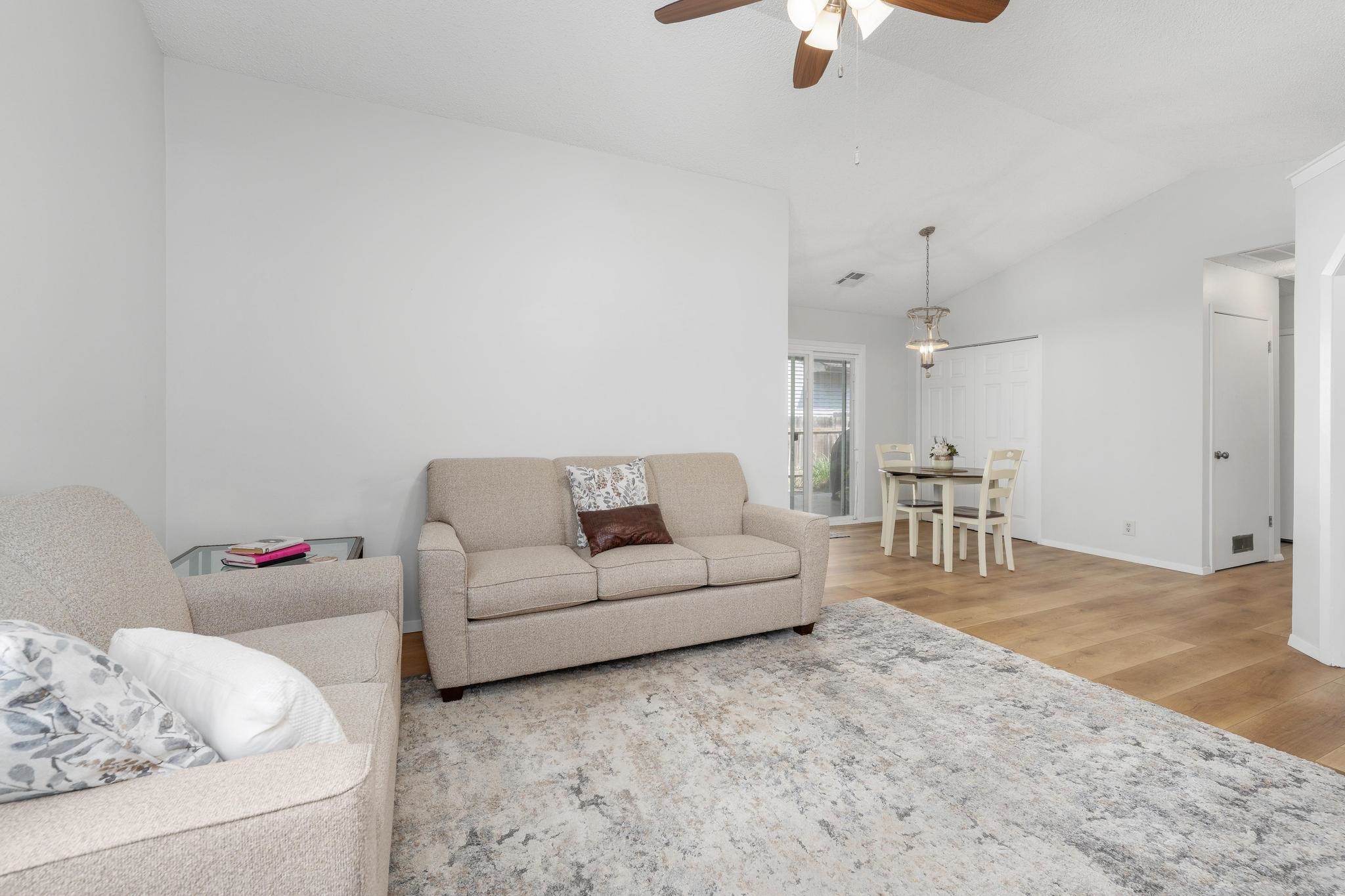 921 E 52nd Street S Wichita KS 67216-3663
