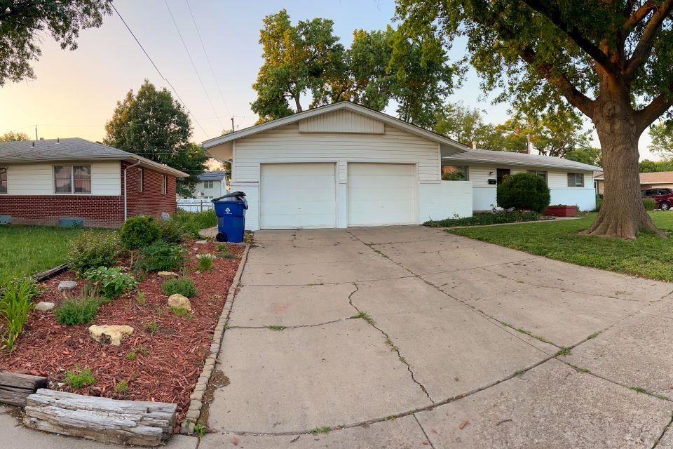 8116 W Bekemeyer Street Wichita KS 67212