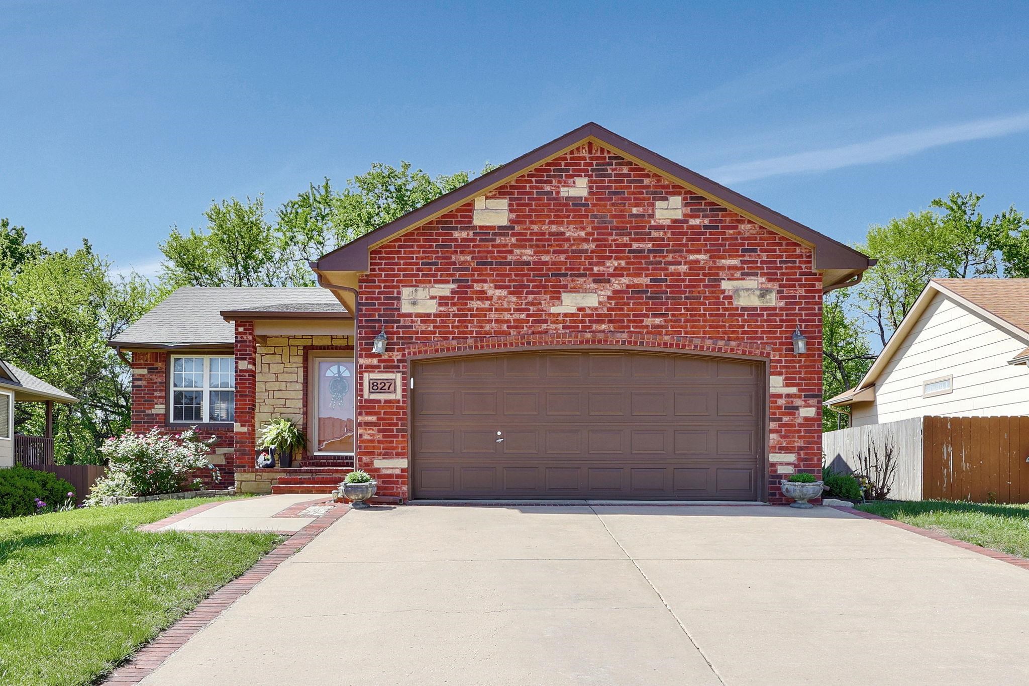 827 S Sunset Circle Andover KS 67002