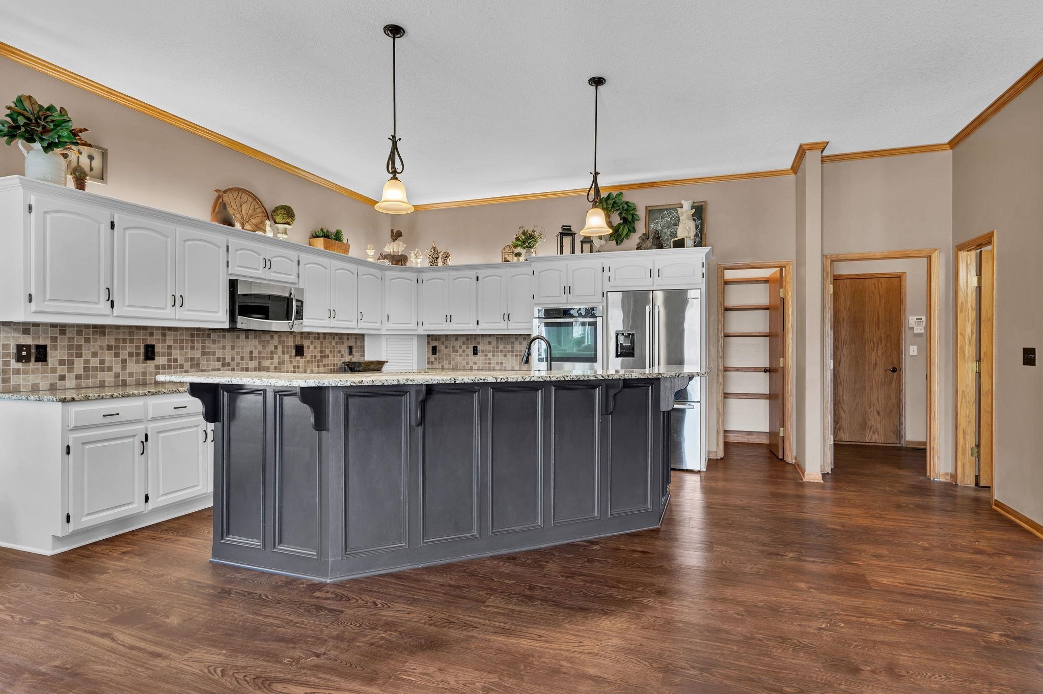 121 S Breezy Pointe Court Wichita KS 67235