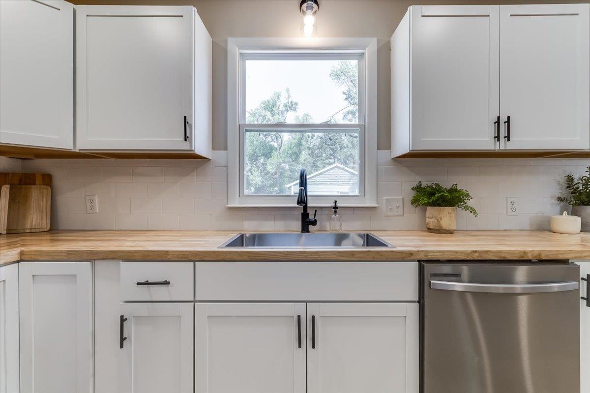 520 Harvey Street Halstead KS 67056
