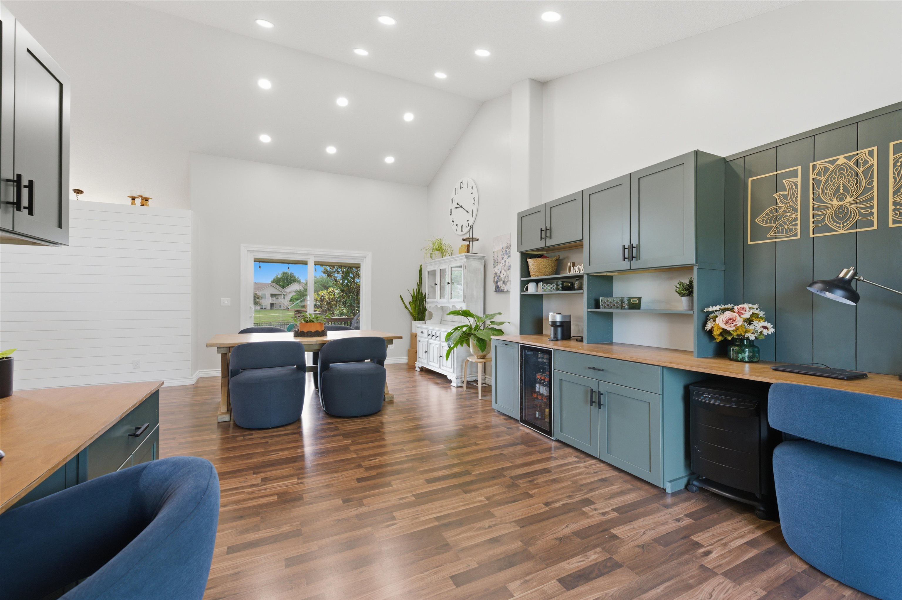 626 N Bay Country Wichita KS 67235