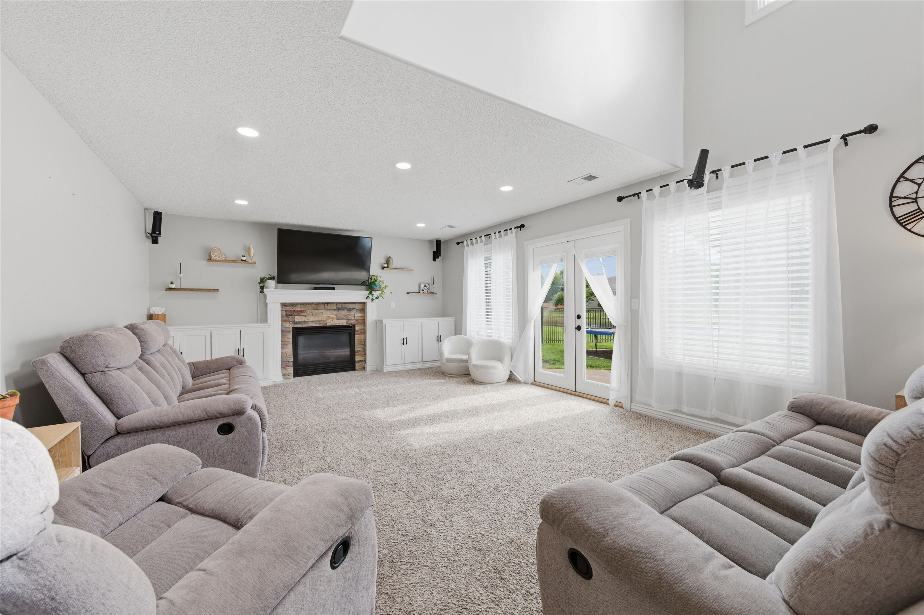 626 N Bay Country Wichita KS 67235