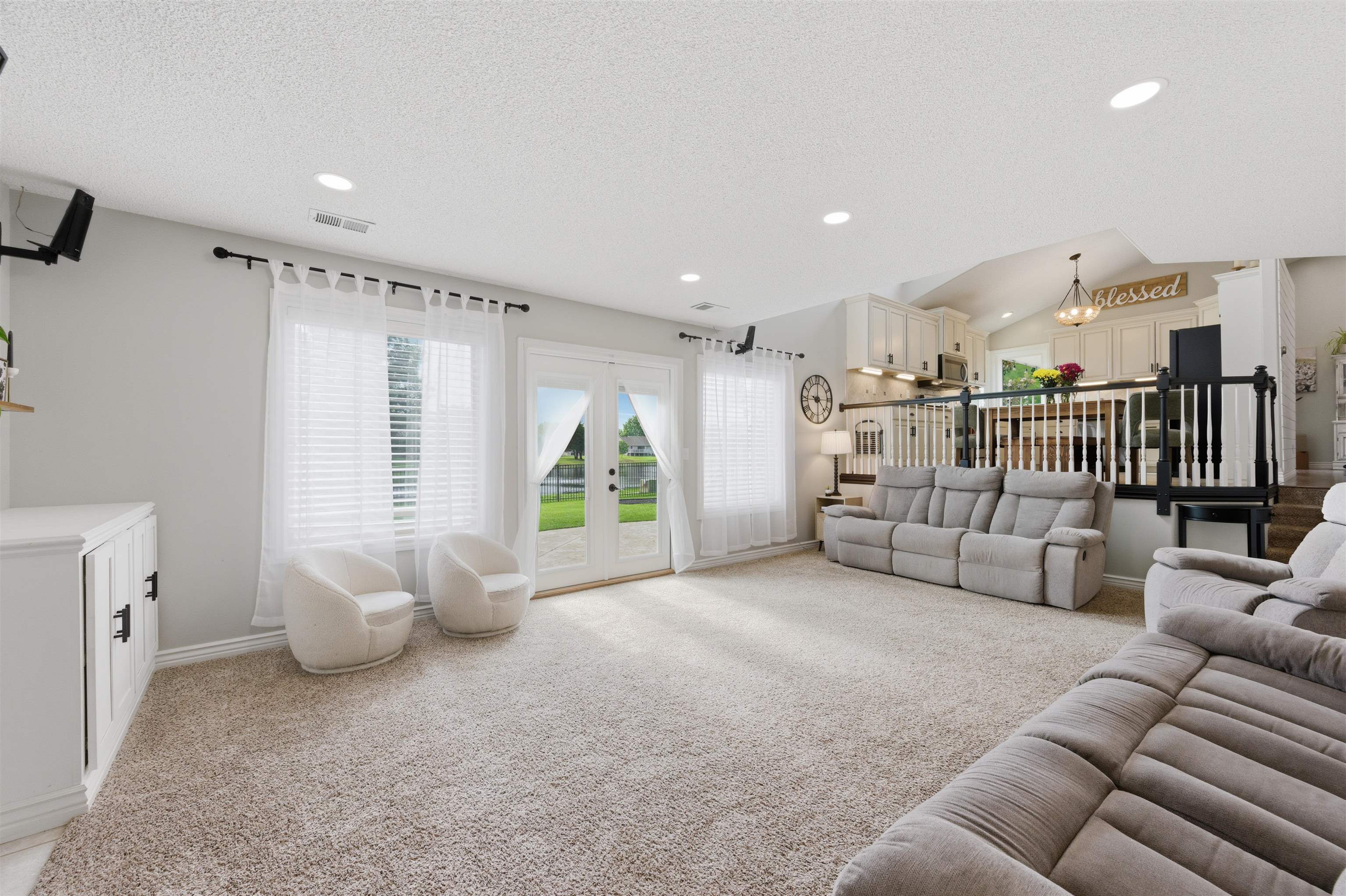 626 N Bay Country Wichita KS 67235