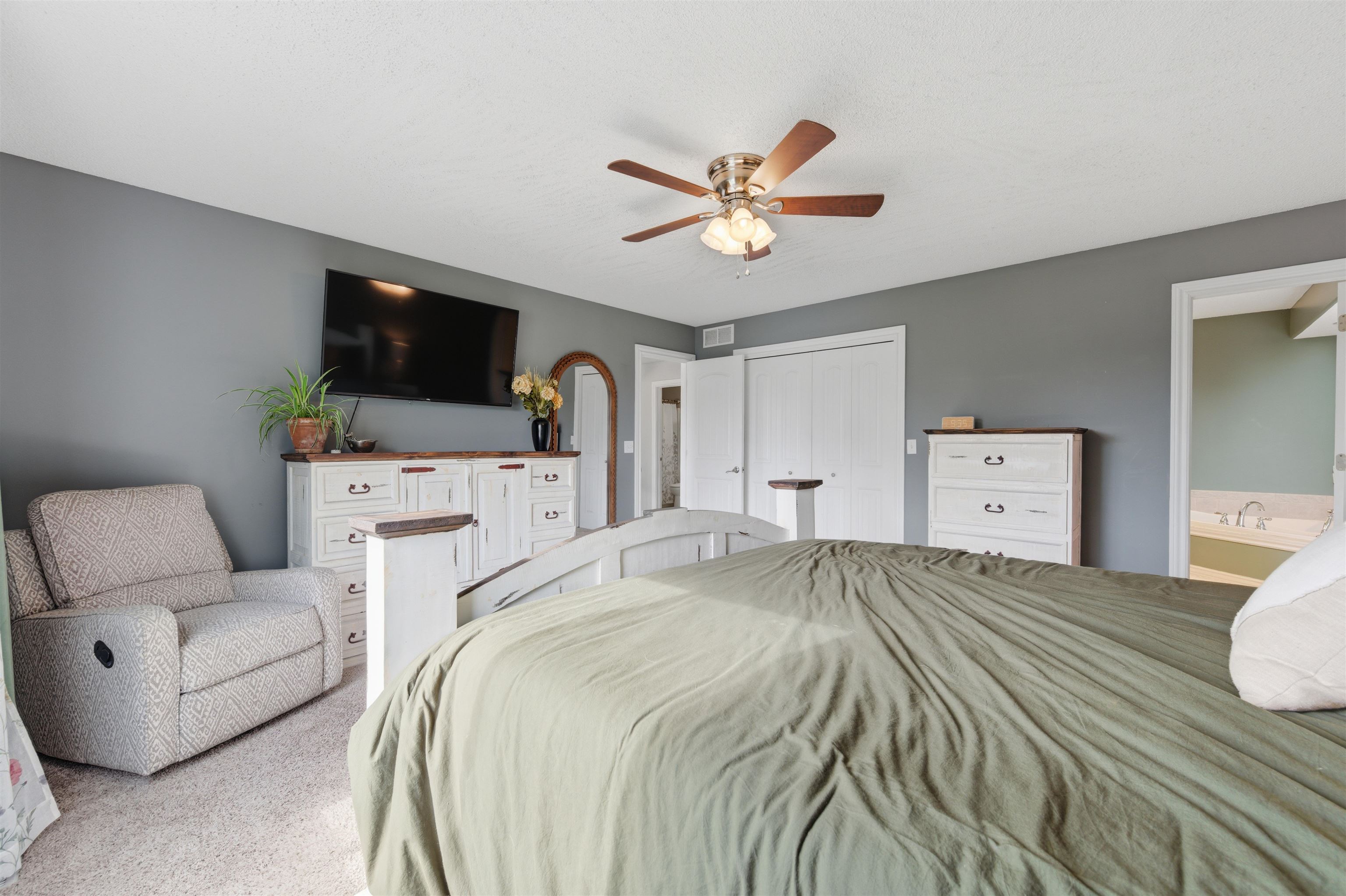626 N Bay Country Wichita KS 67235