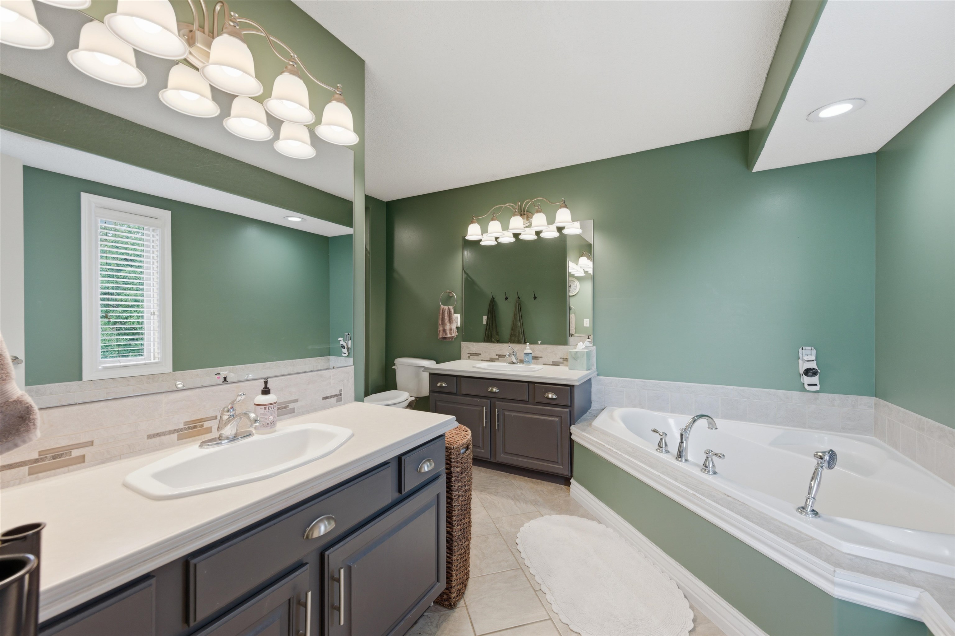 626 N Bay Country Wichita KS 67235