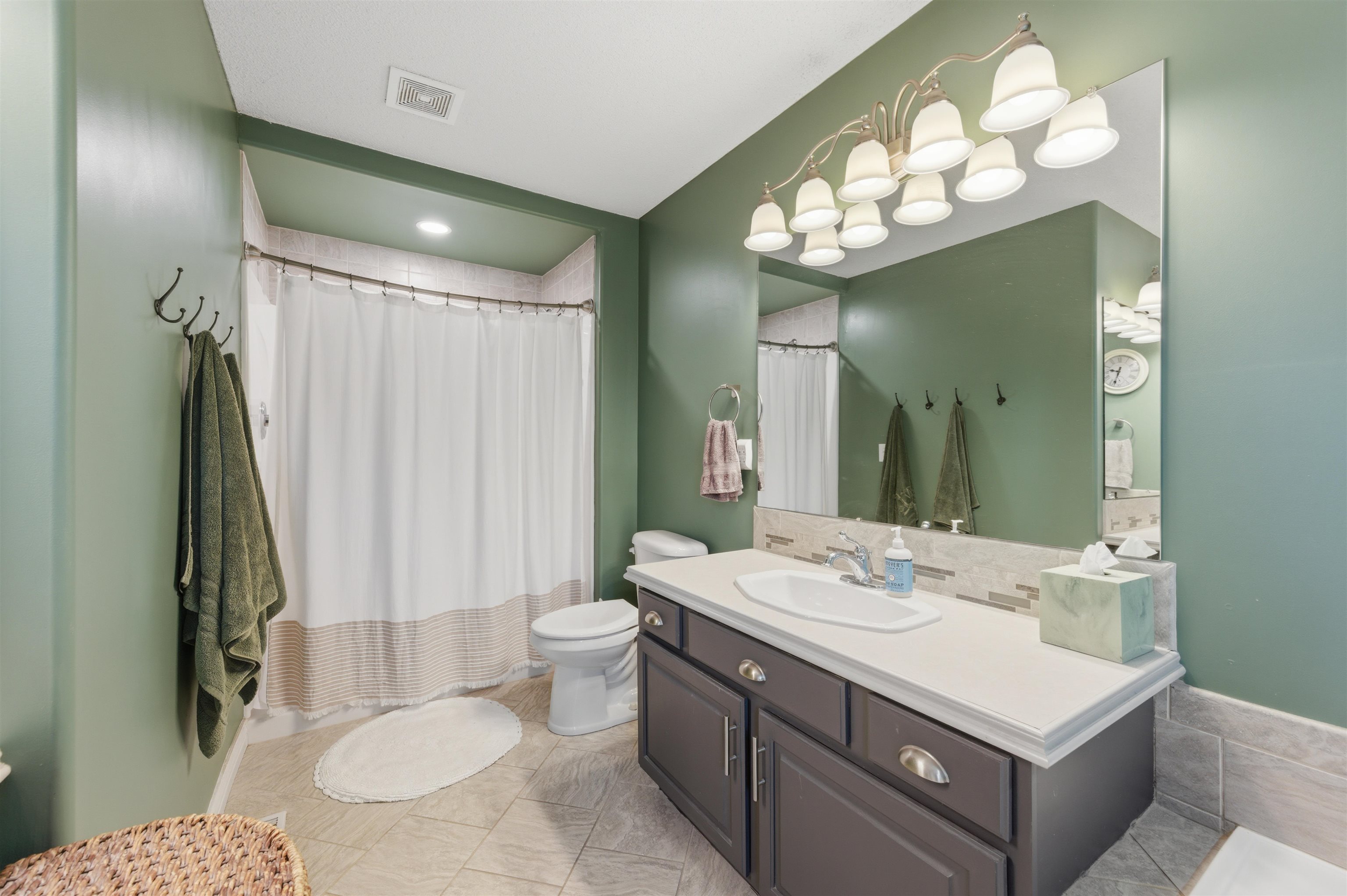 626 N Bay Country Wichita KS 67235