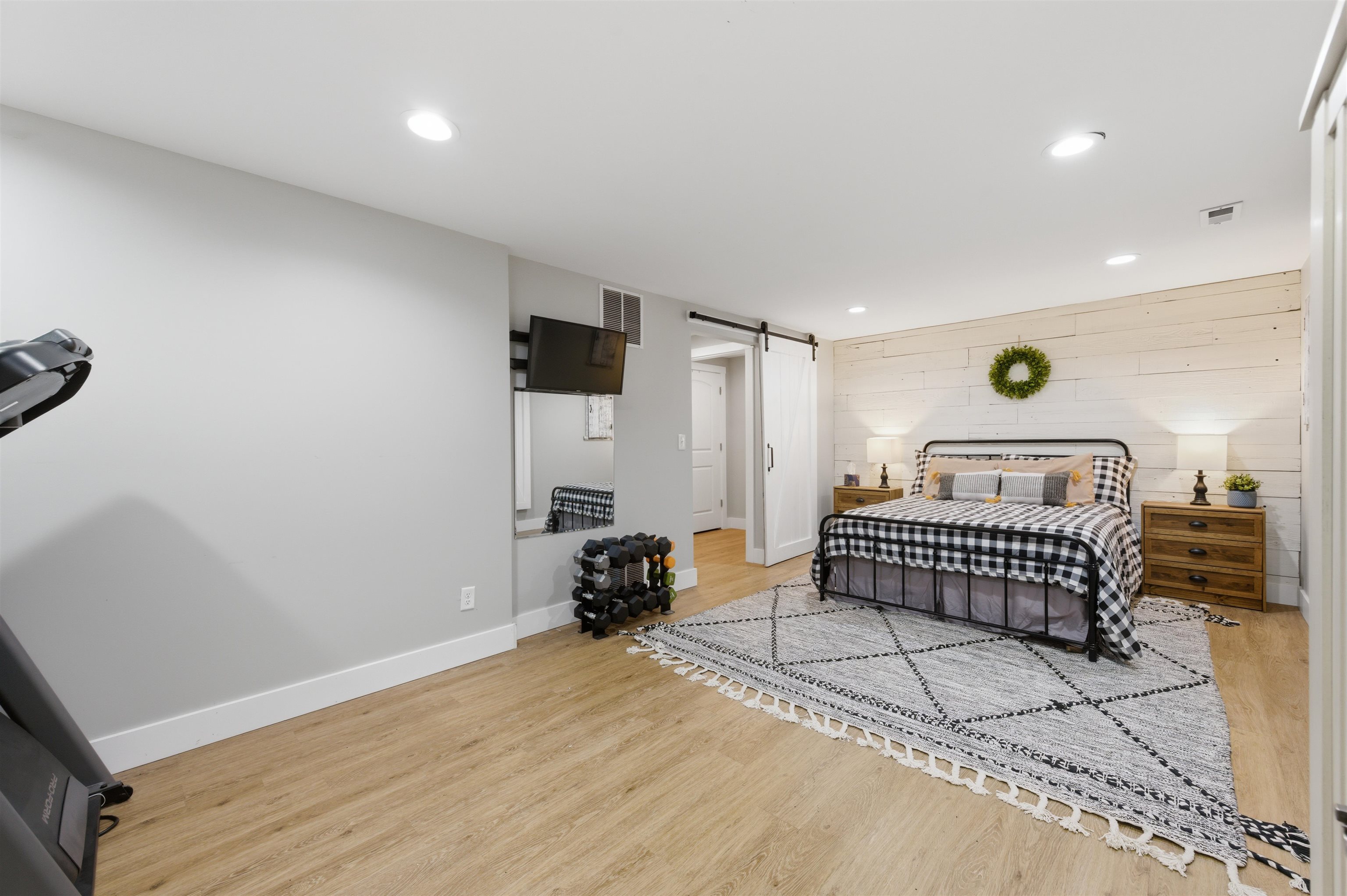626 N Bay Country Wichita KS 67235