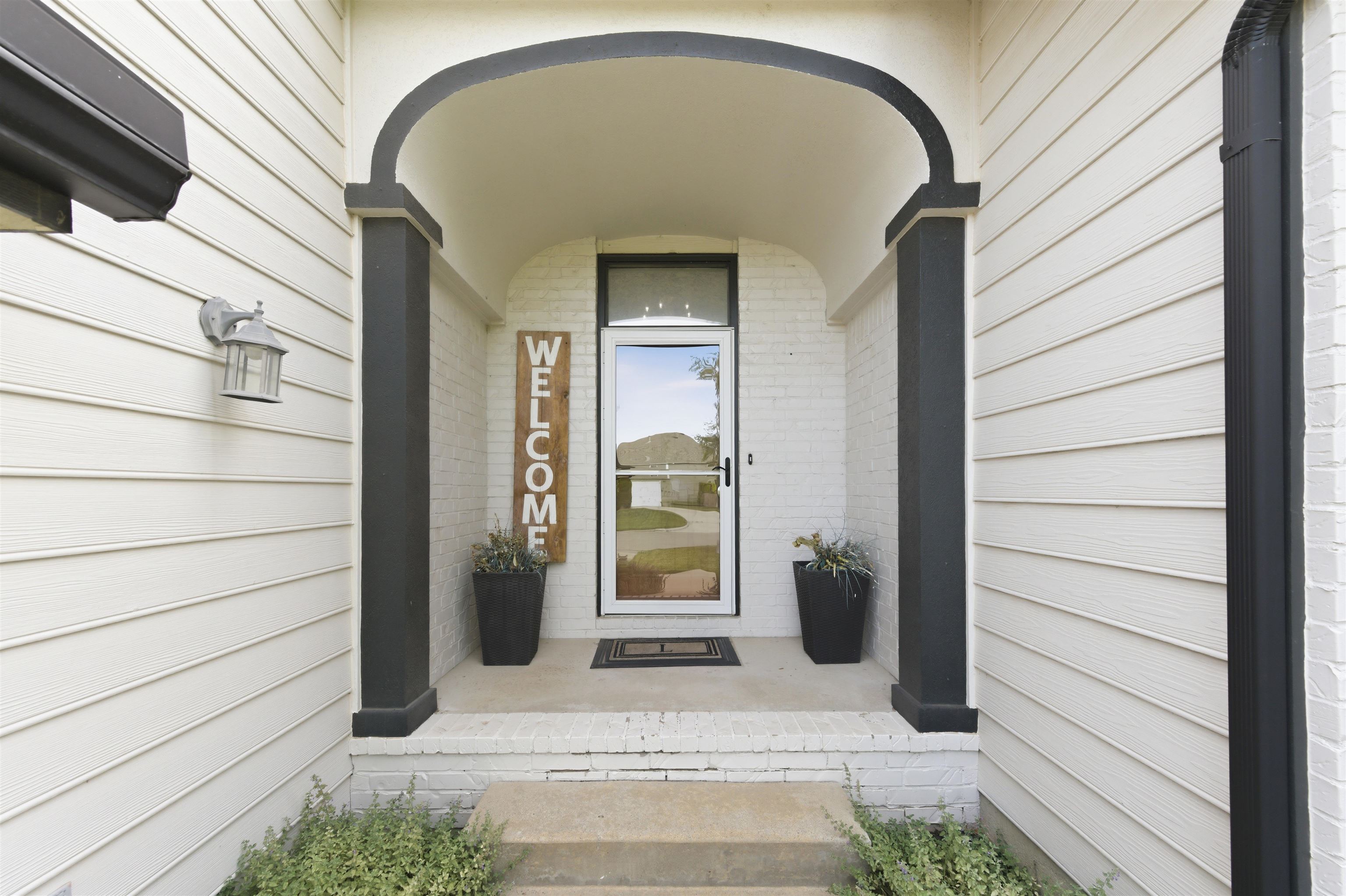 626 N Bay Country Wichita KS 67235
