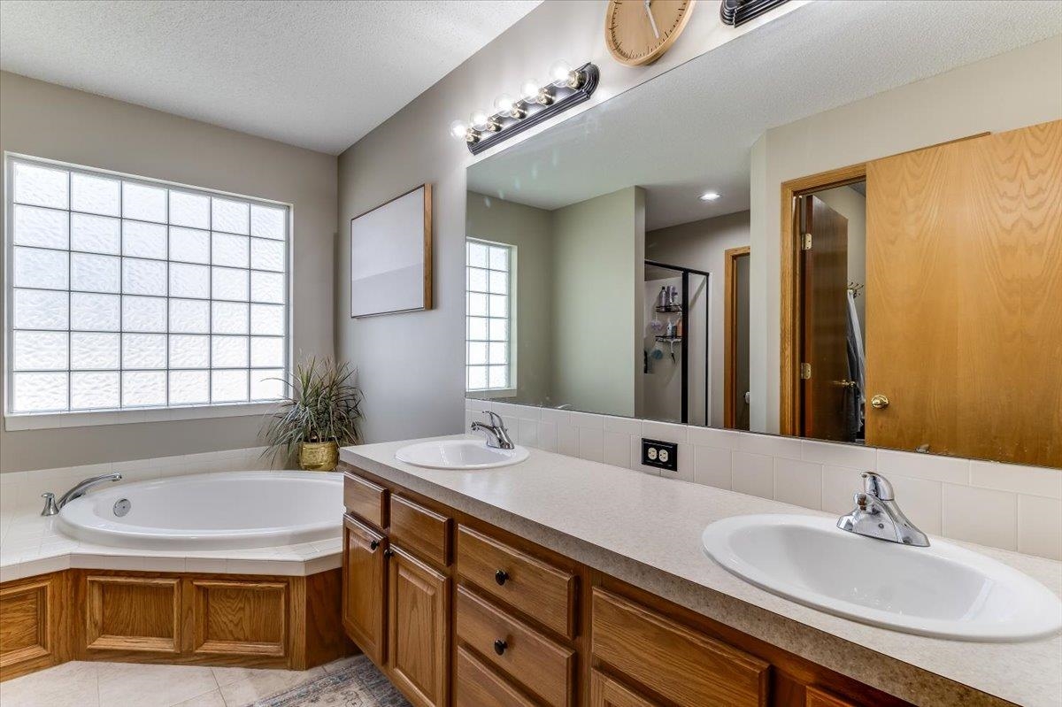 3006 N Ridge Port Wichita KS 67205