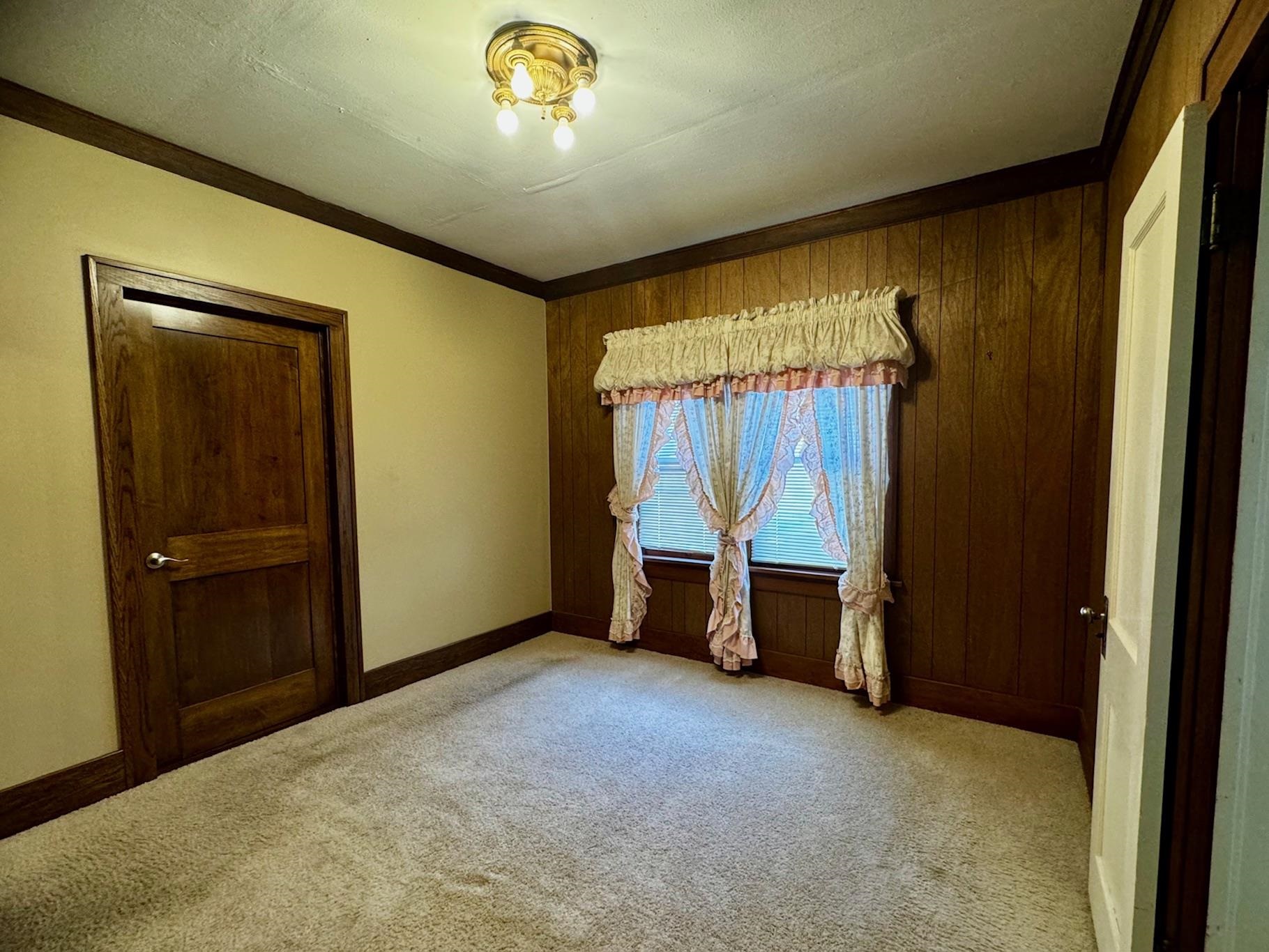 1006 N Washington Avenue Wellington KS 67152