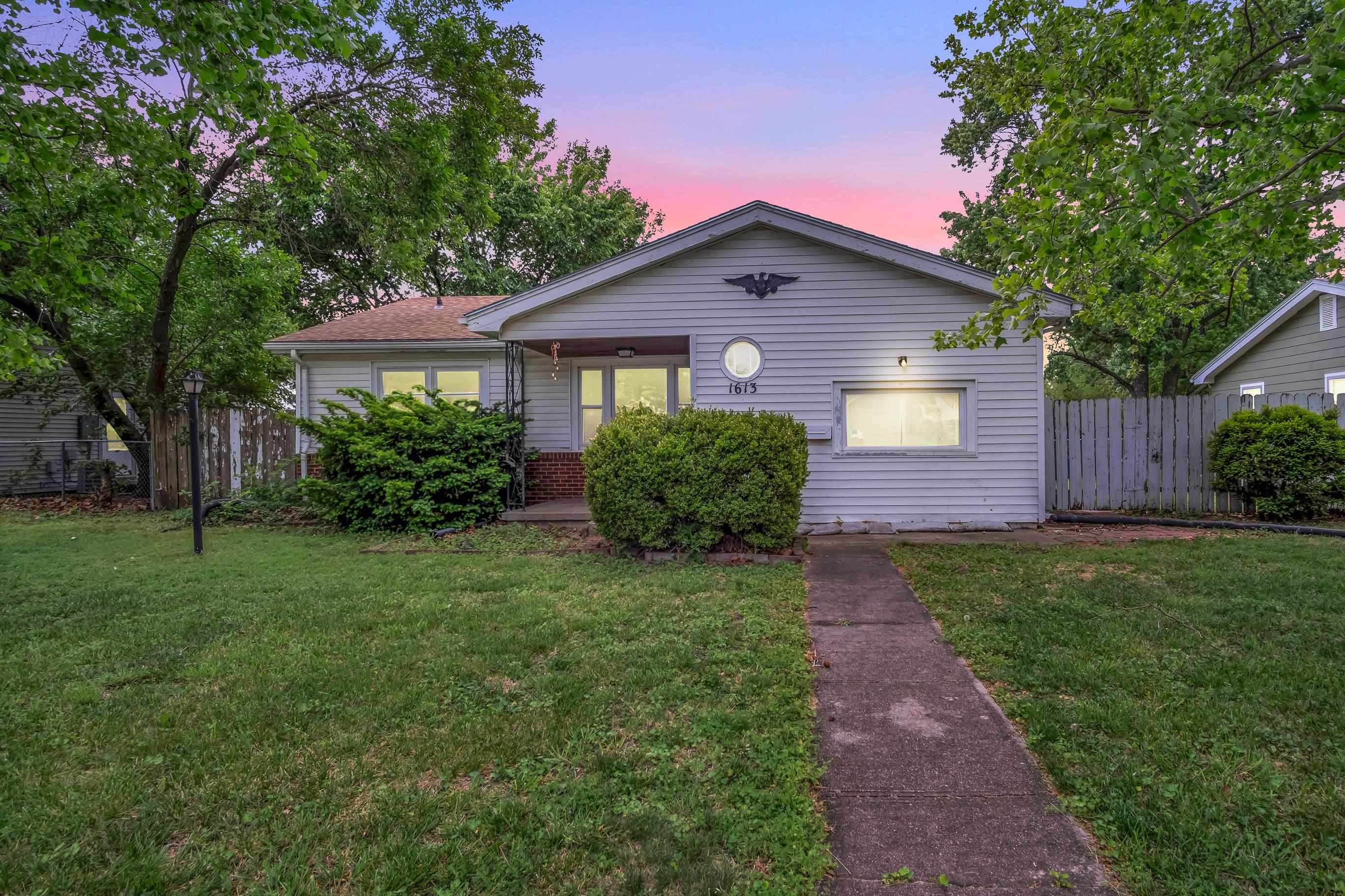 1613 E 10th Newton KS 67114