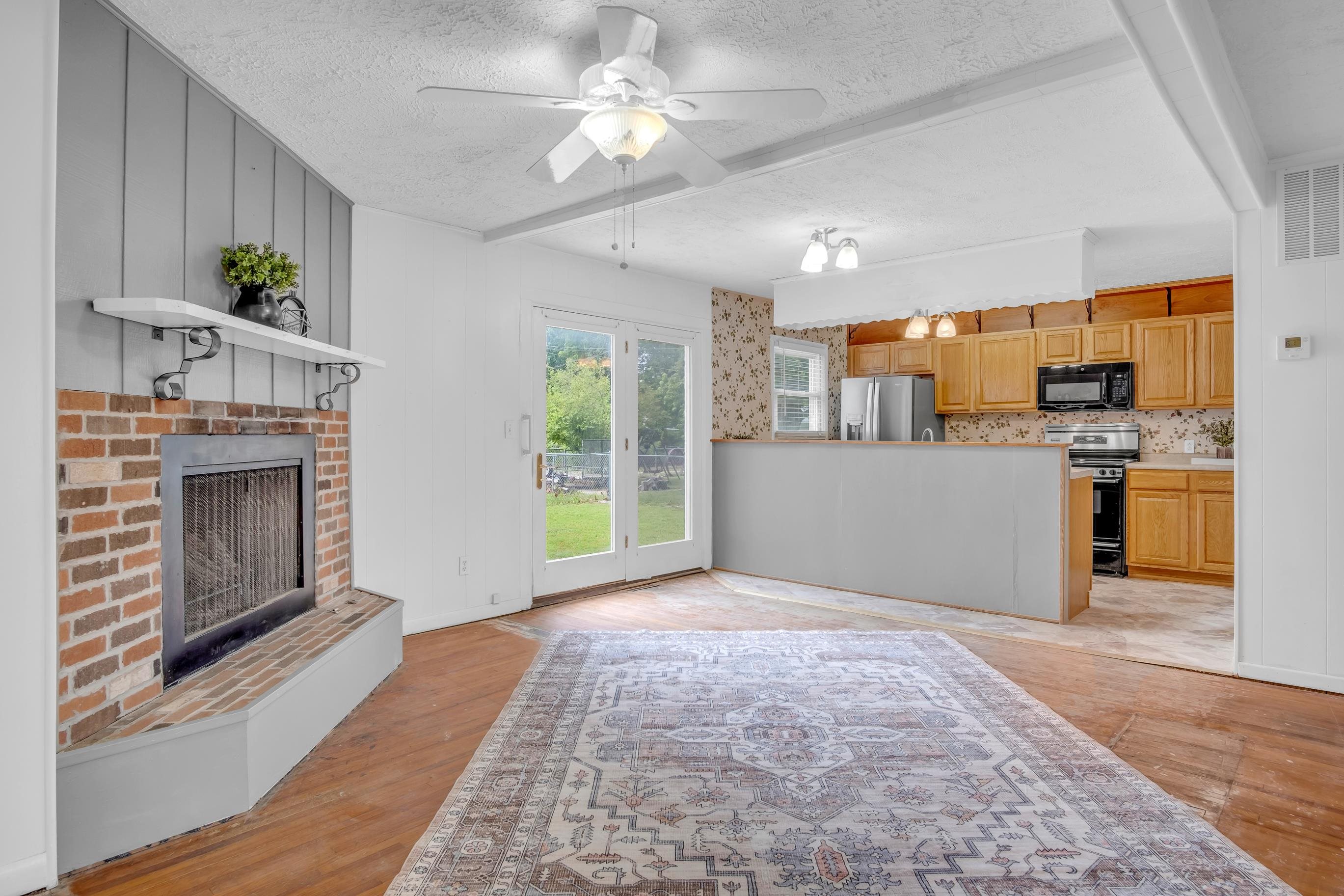 1613 E 10th Newton KS 67114