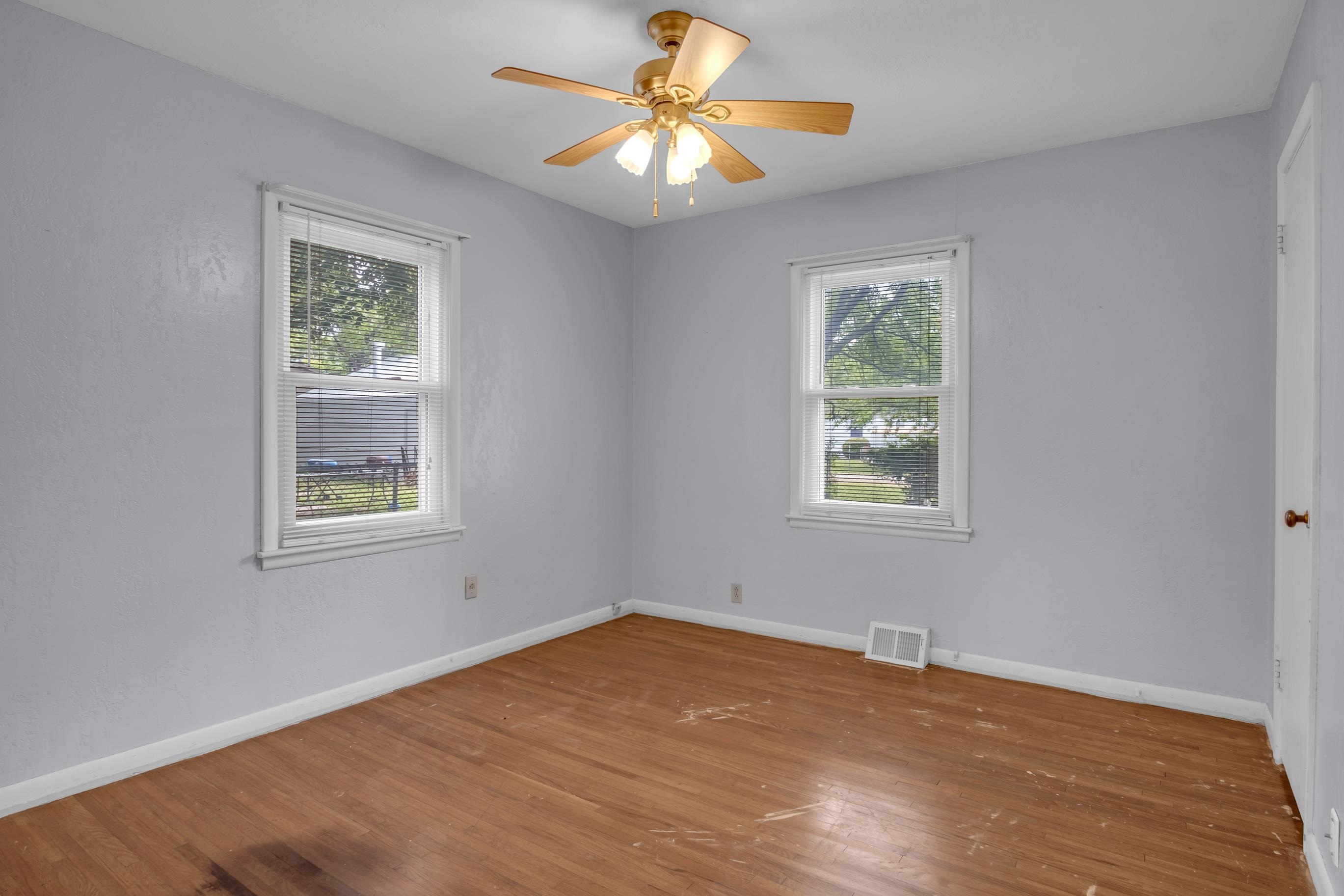 1613 E 10th Newton KS 67114