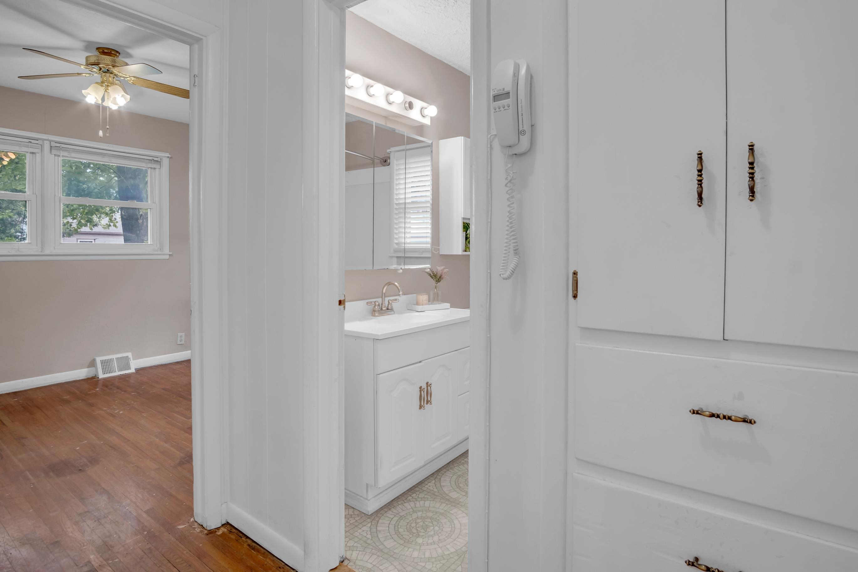1613 E 10th Newton KS 67114