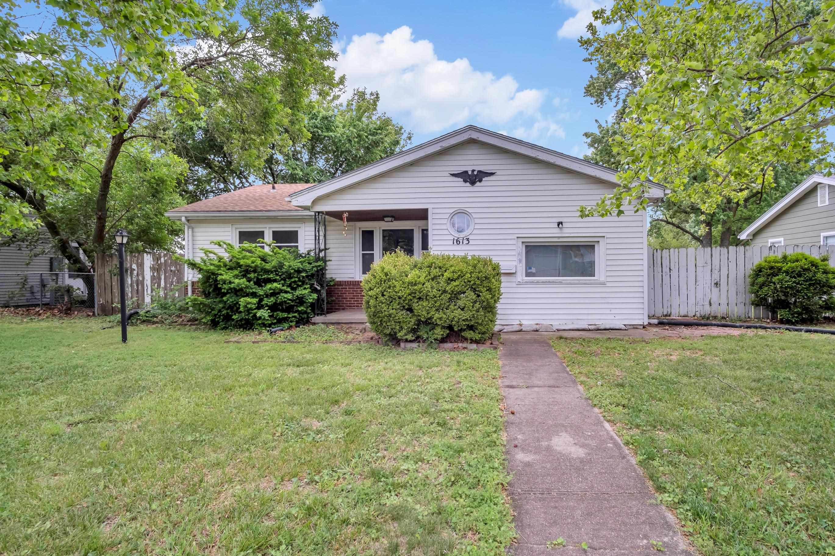 1613 E 10th Newton KS 67114