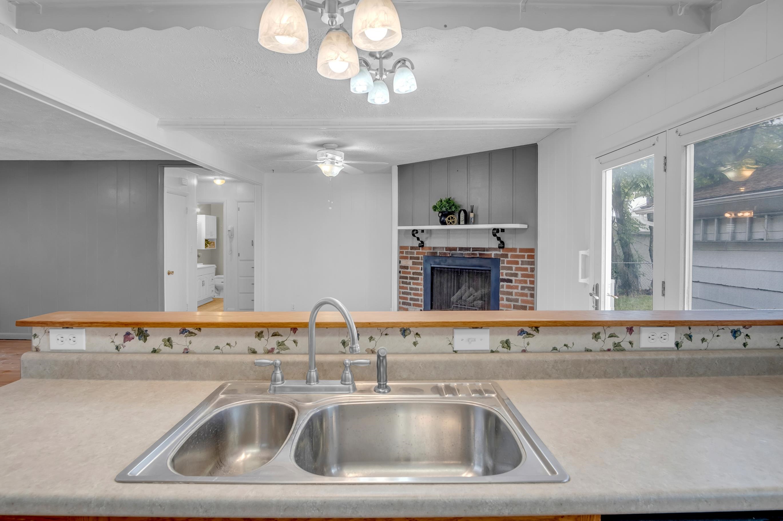 1613 E 10th Newton KS 67114
