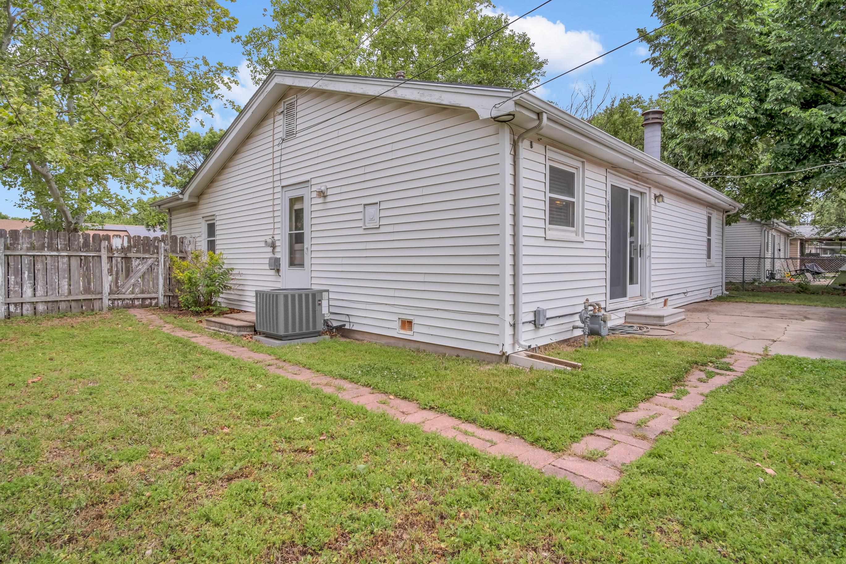 1613 E 10th Newton KS 67114