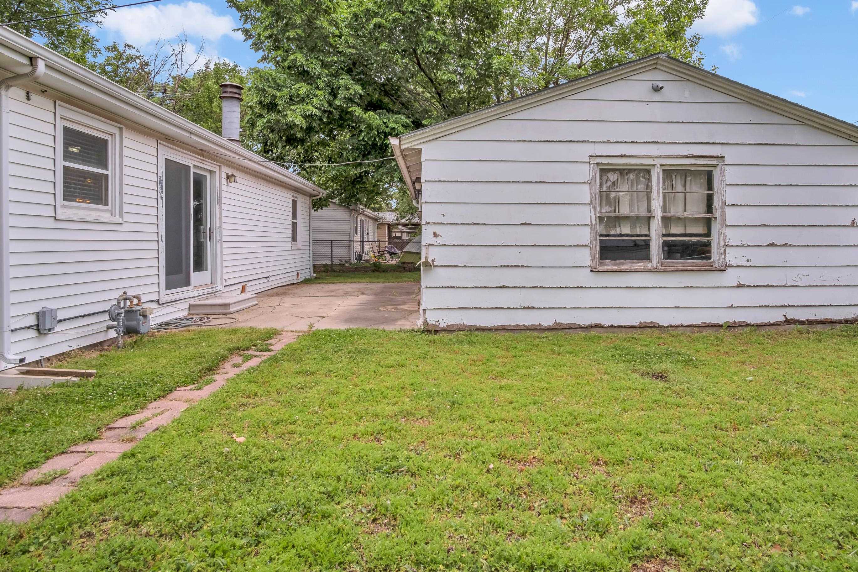 1613 E 10th Newton KS 67114