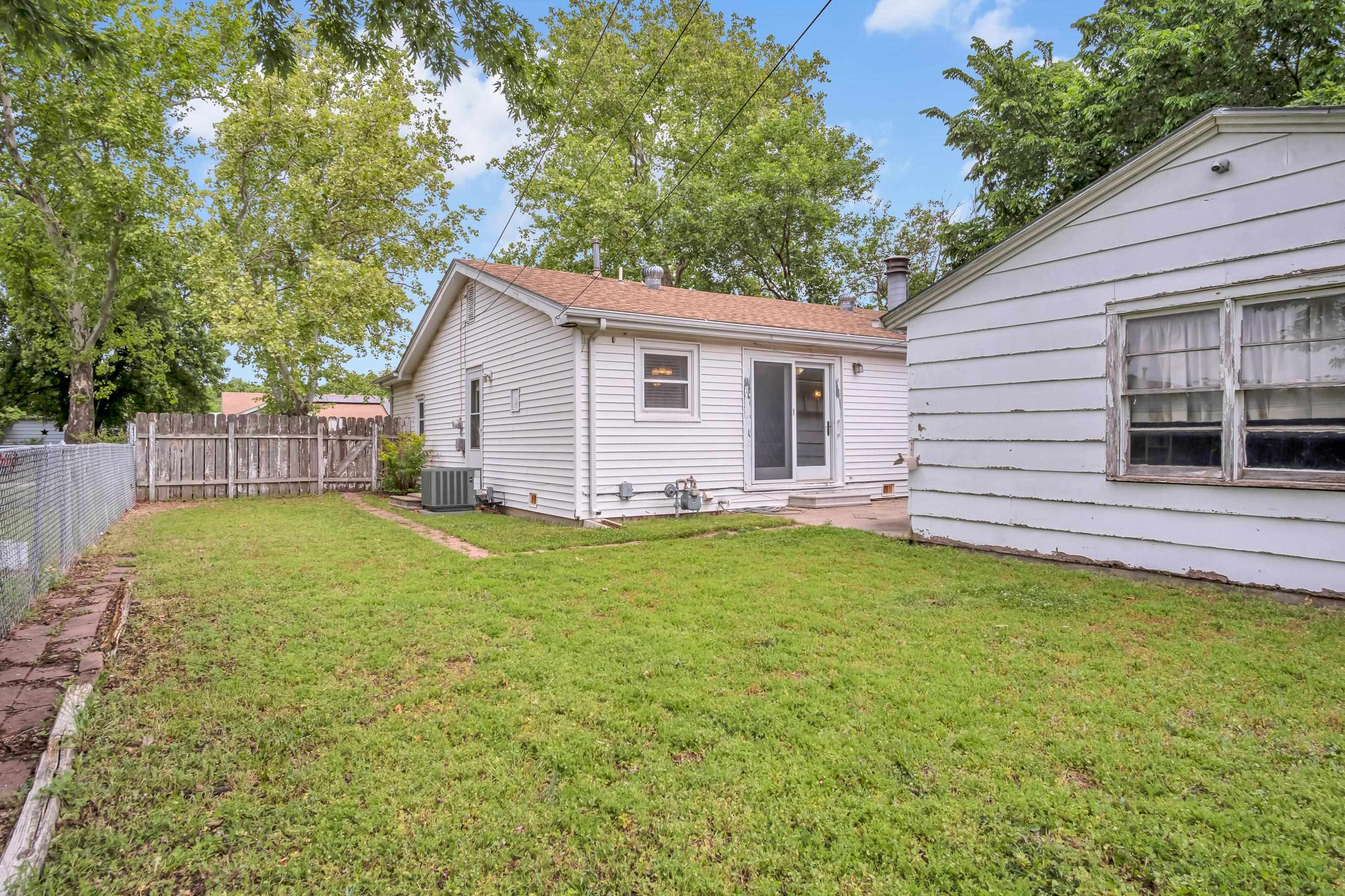 1613 E 10th Newton KS 67114