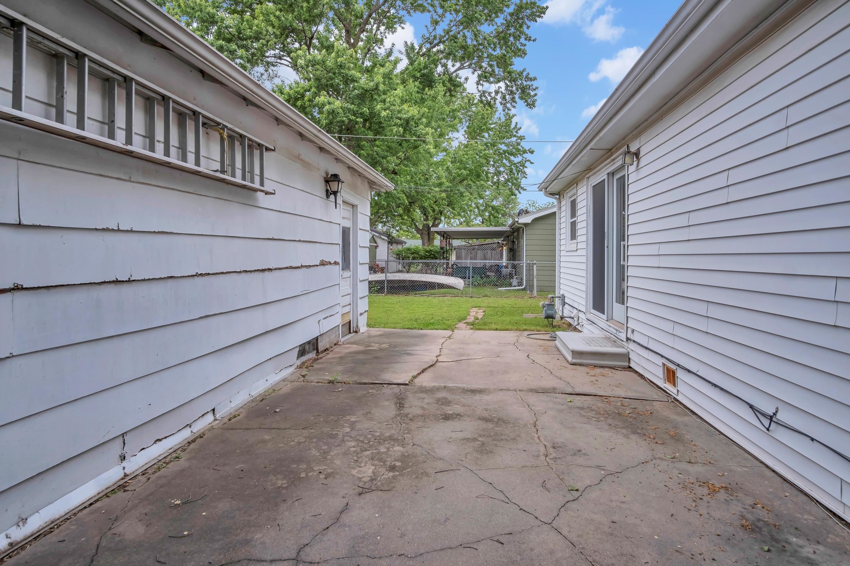 1613 E 10th Newton KS 67114