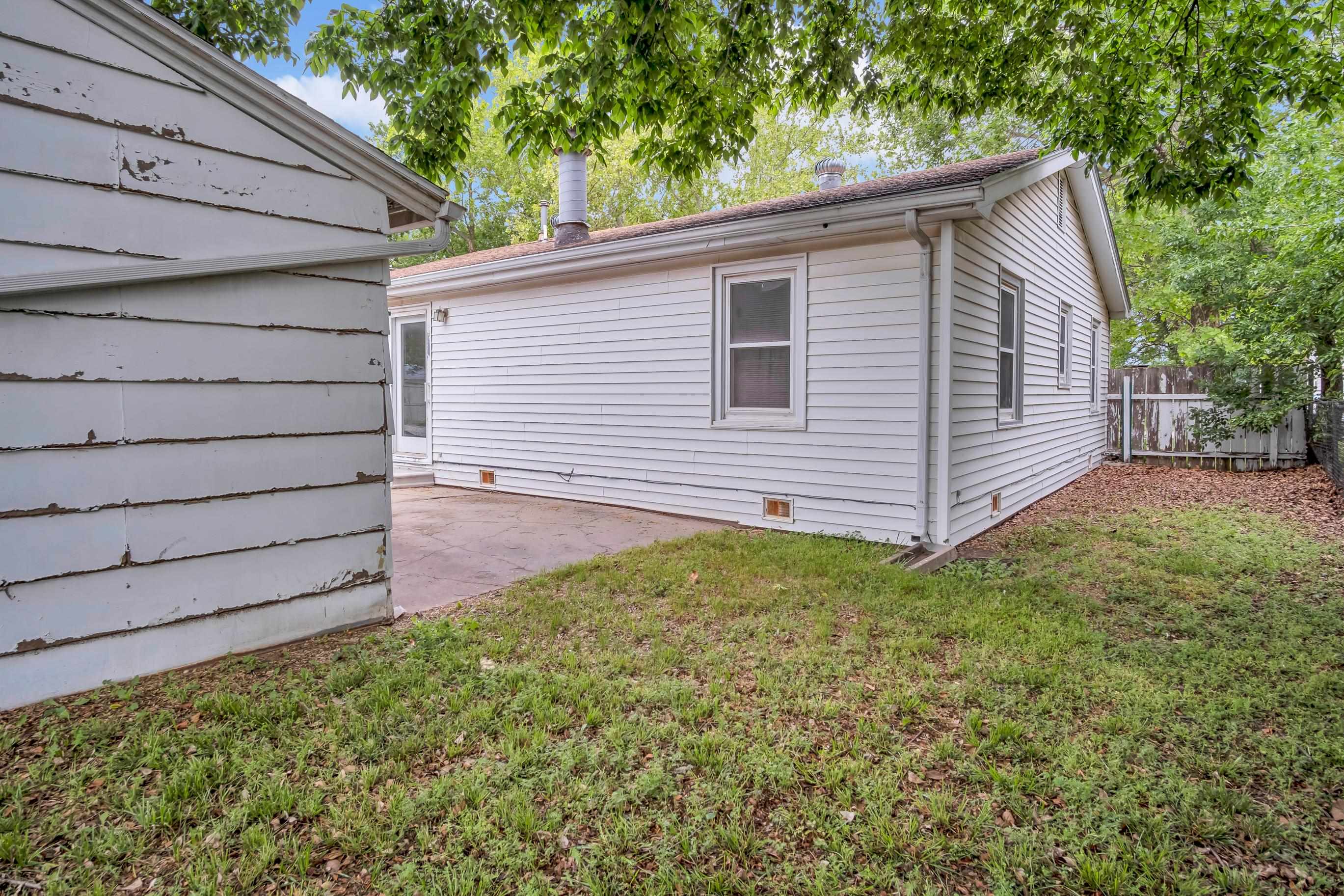1613 E 10th Newton KS 67114