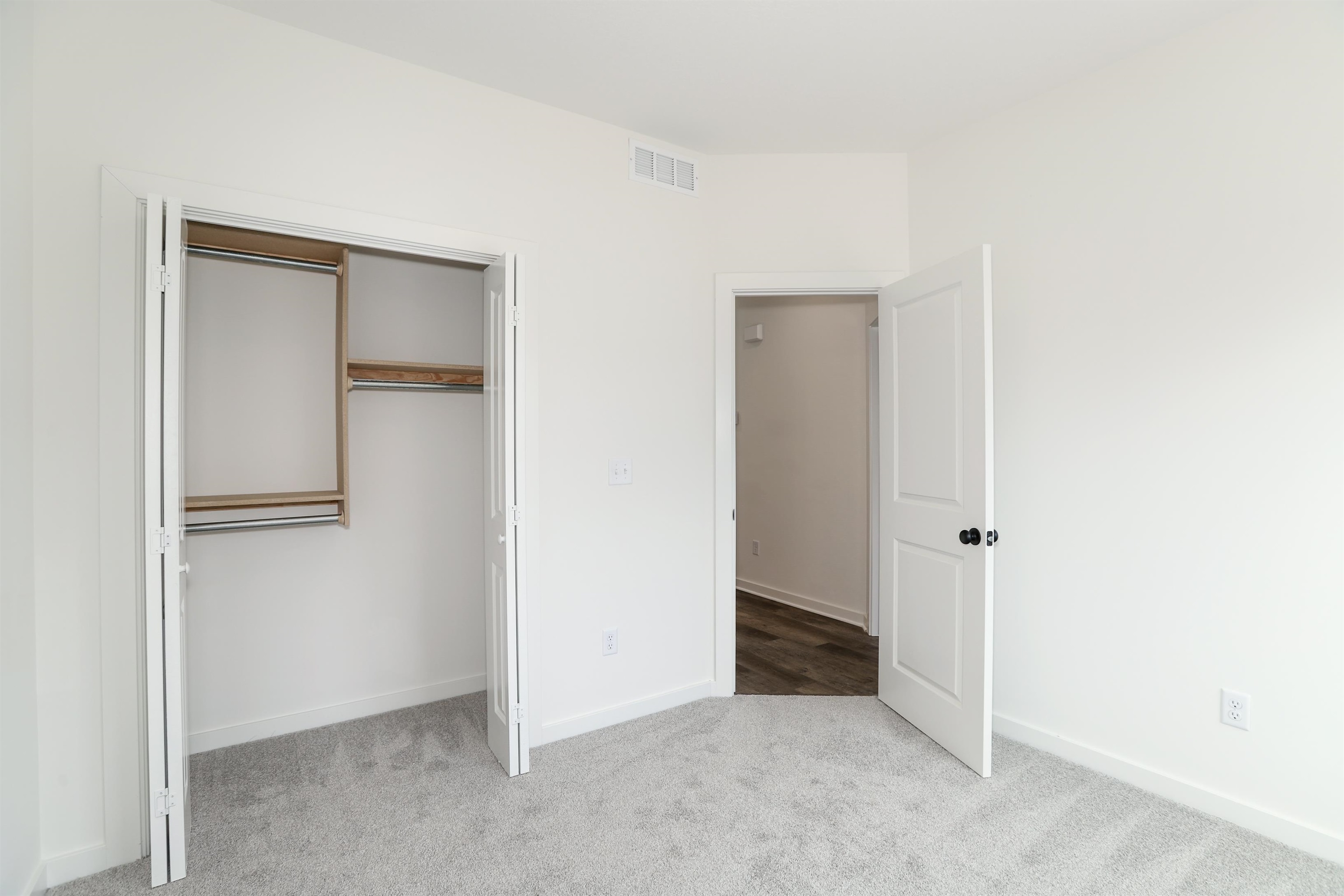 5338 N Pinecrest Street Bel Aire KS 67220