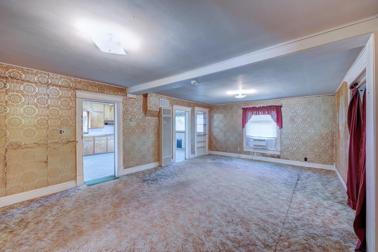 121 W 33rd Avenue Winfield KS 67156