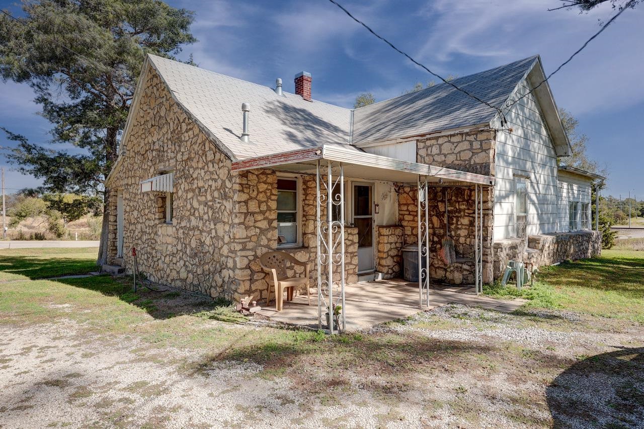 121 W 33rd Avenue Winfield KS 67156