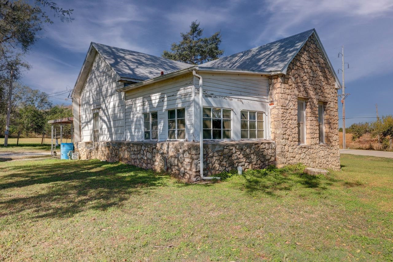121 W 33rd Avenue Winfield KS 67156