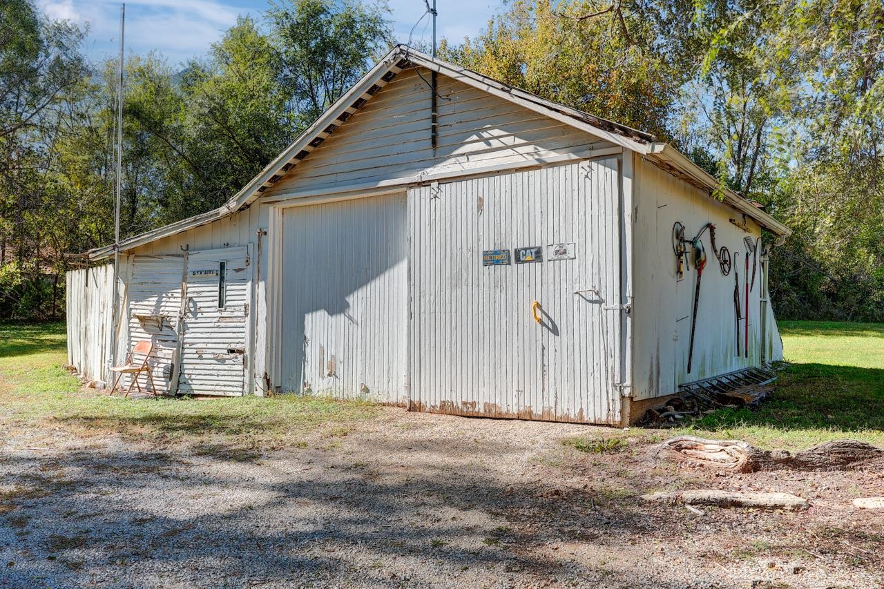 121 W 33rd Avenue Winfield KS 67156