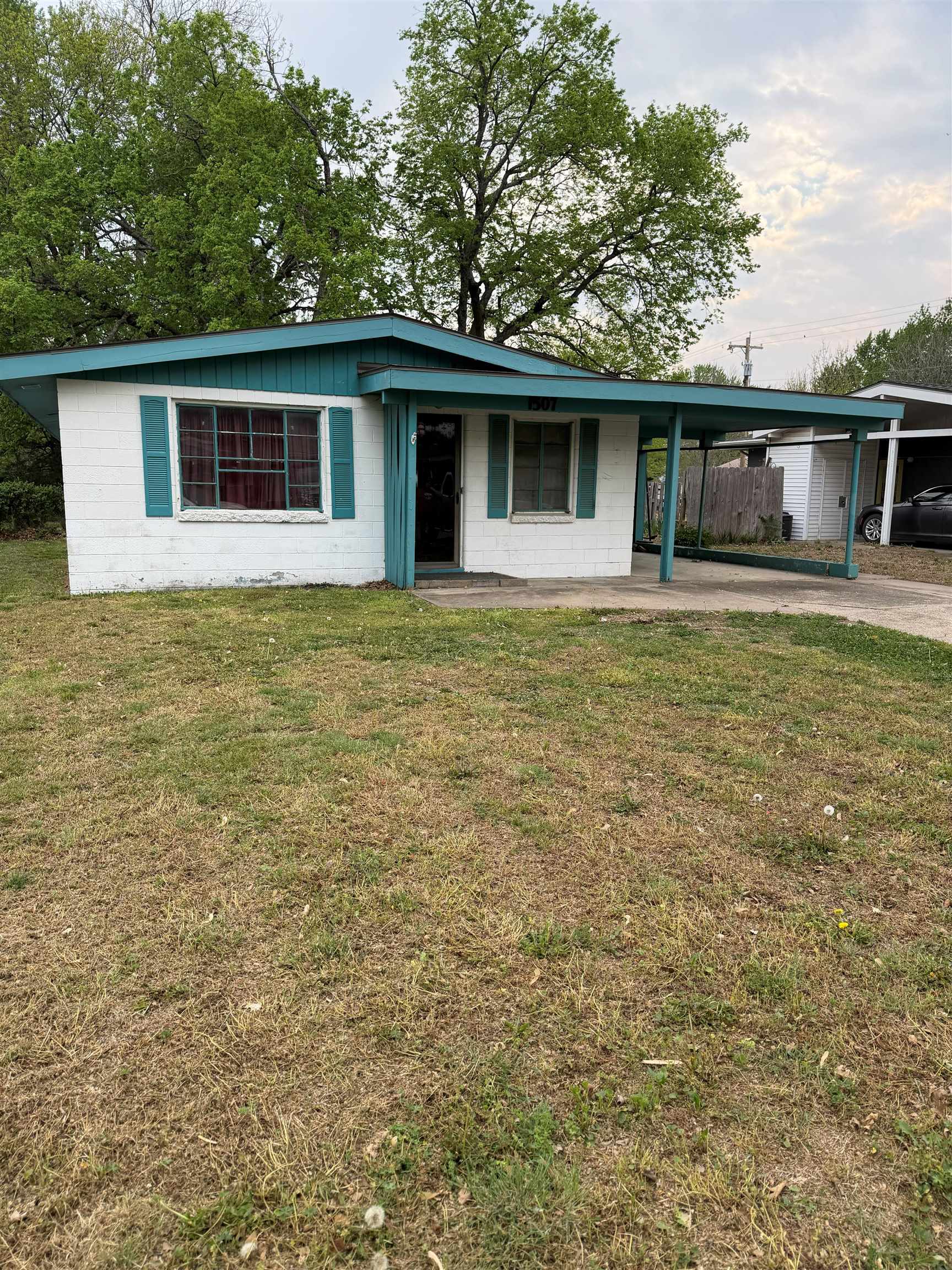 1507 Ann Street Winfield KS 67156
