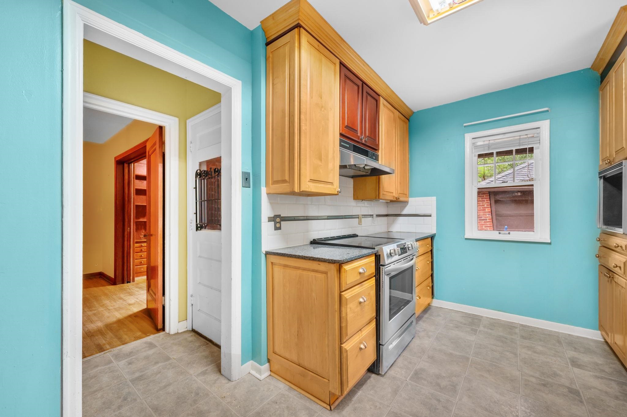 121 N Parkwood Lane Wichita KS 67208