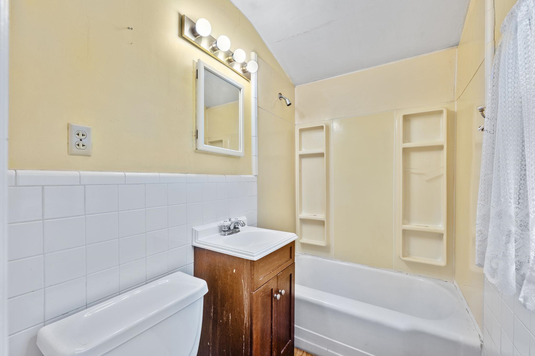 121 N Parkwood Lane Wichita KS 67208