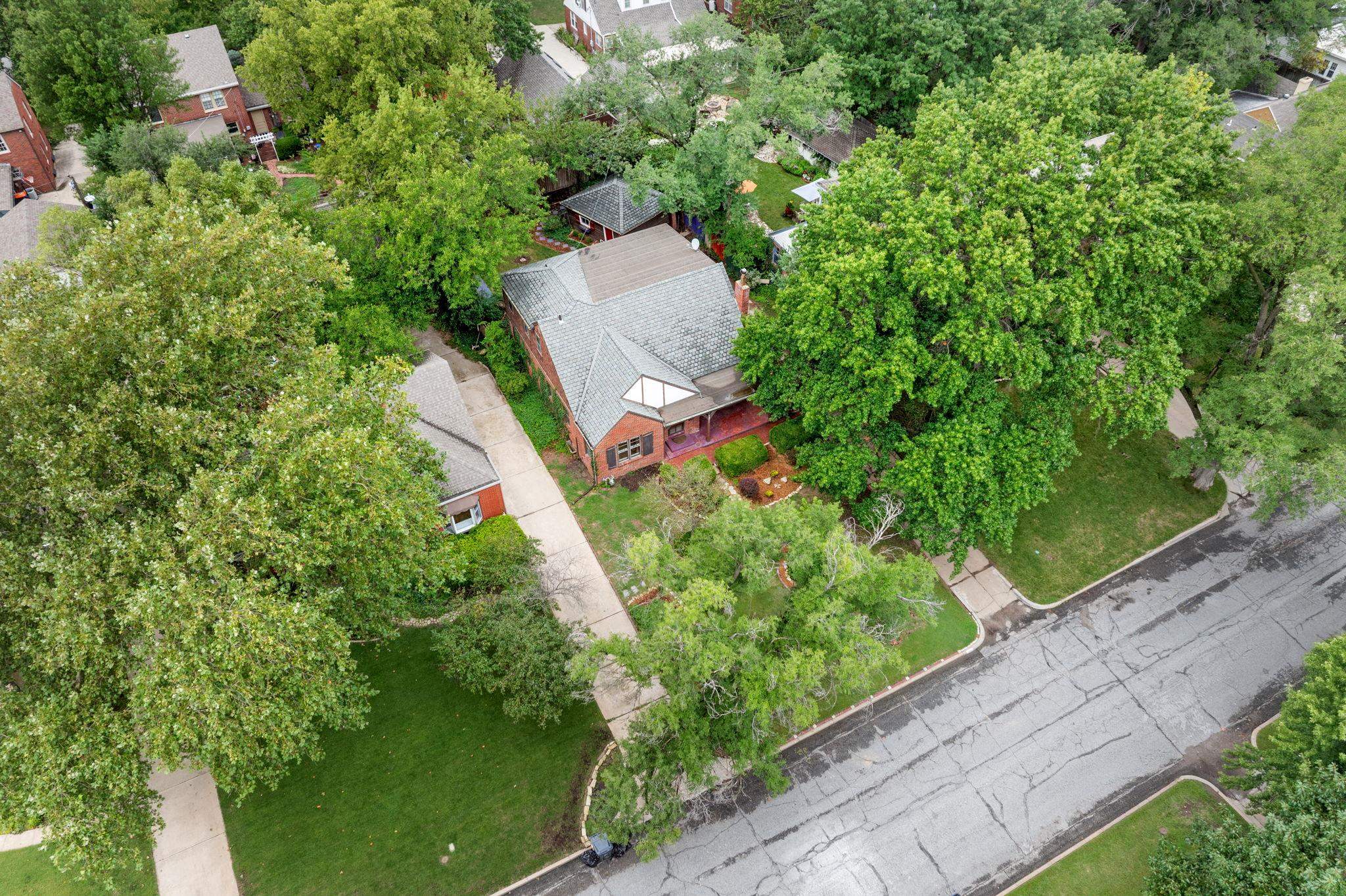 121 N Parkwood Lane Wichita KS 67208