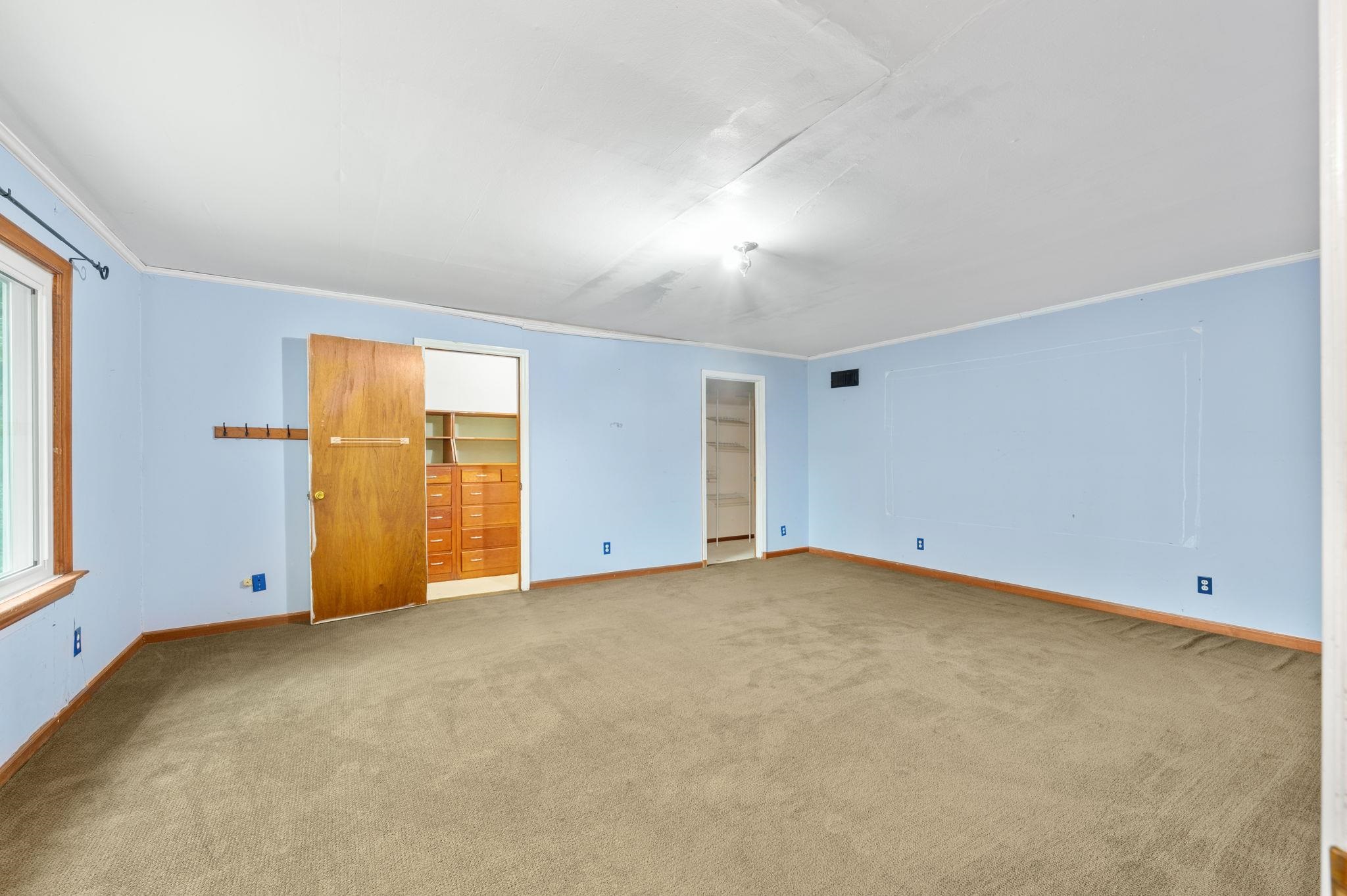 121 N Parkwood Lane Wichita KS 67208