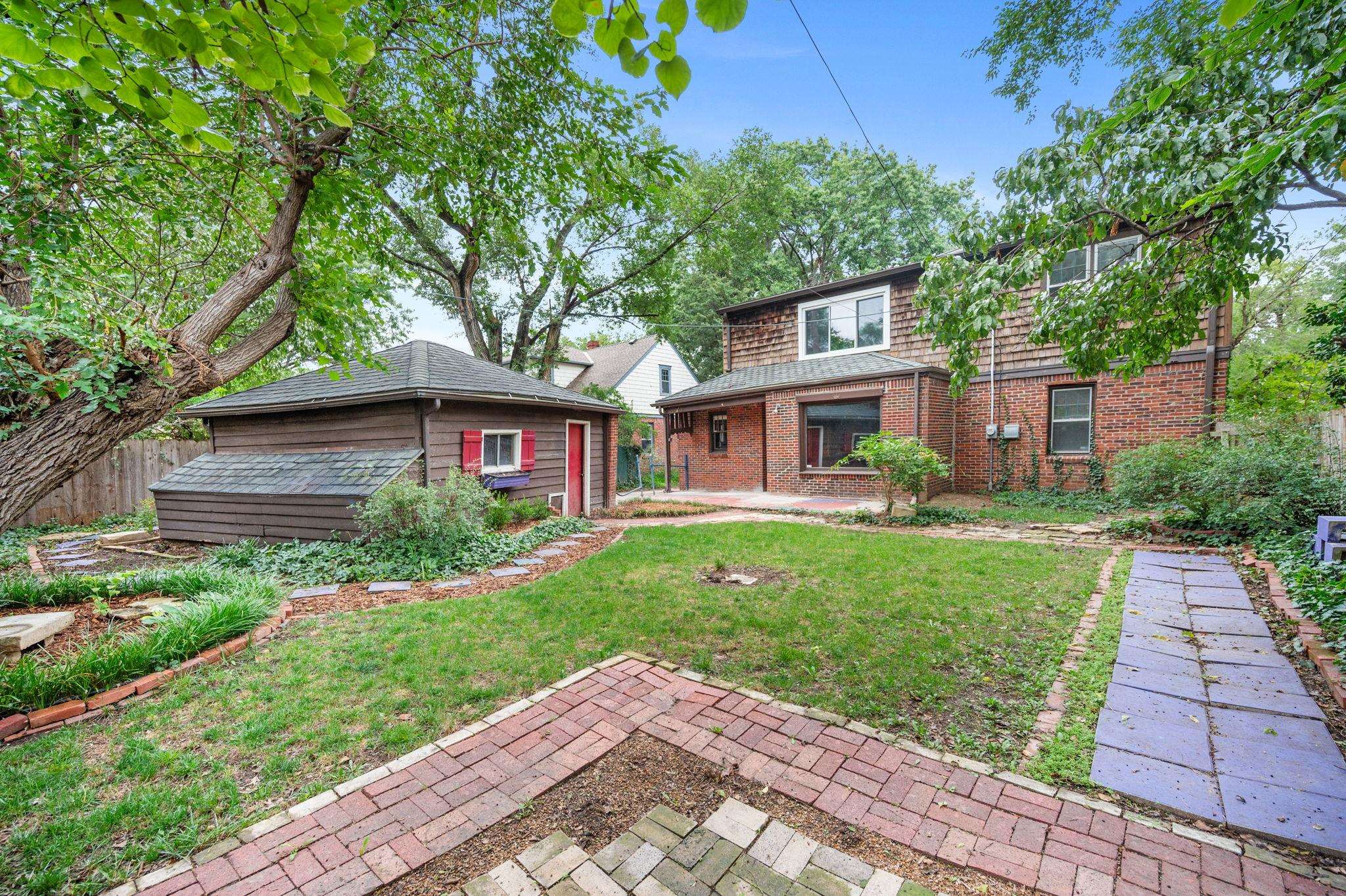 121 N Parkwood Lane Wichita KS 67208