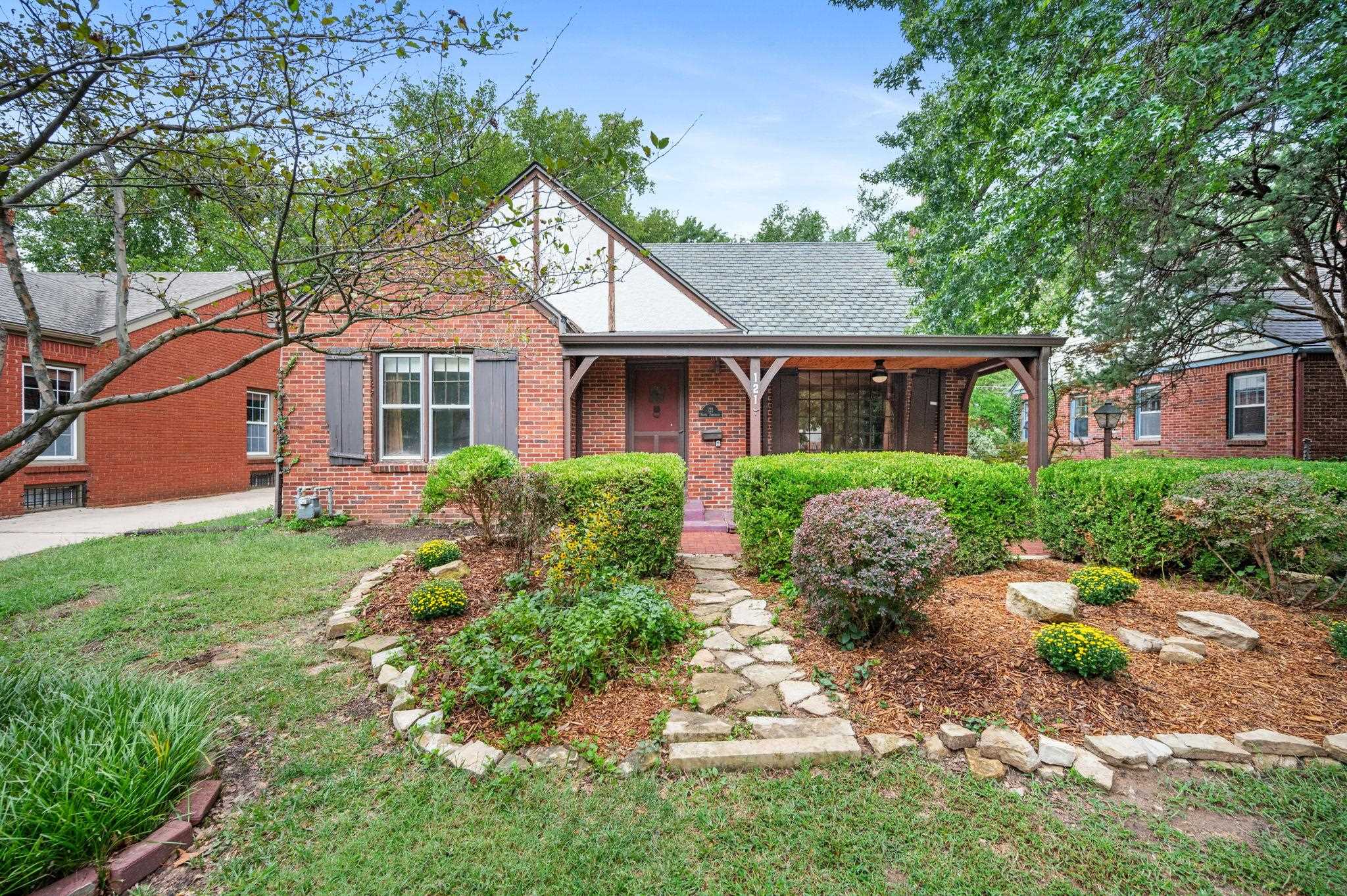121 N Parkwood Lane Wichita KS 67208