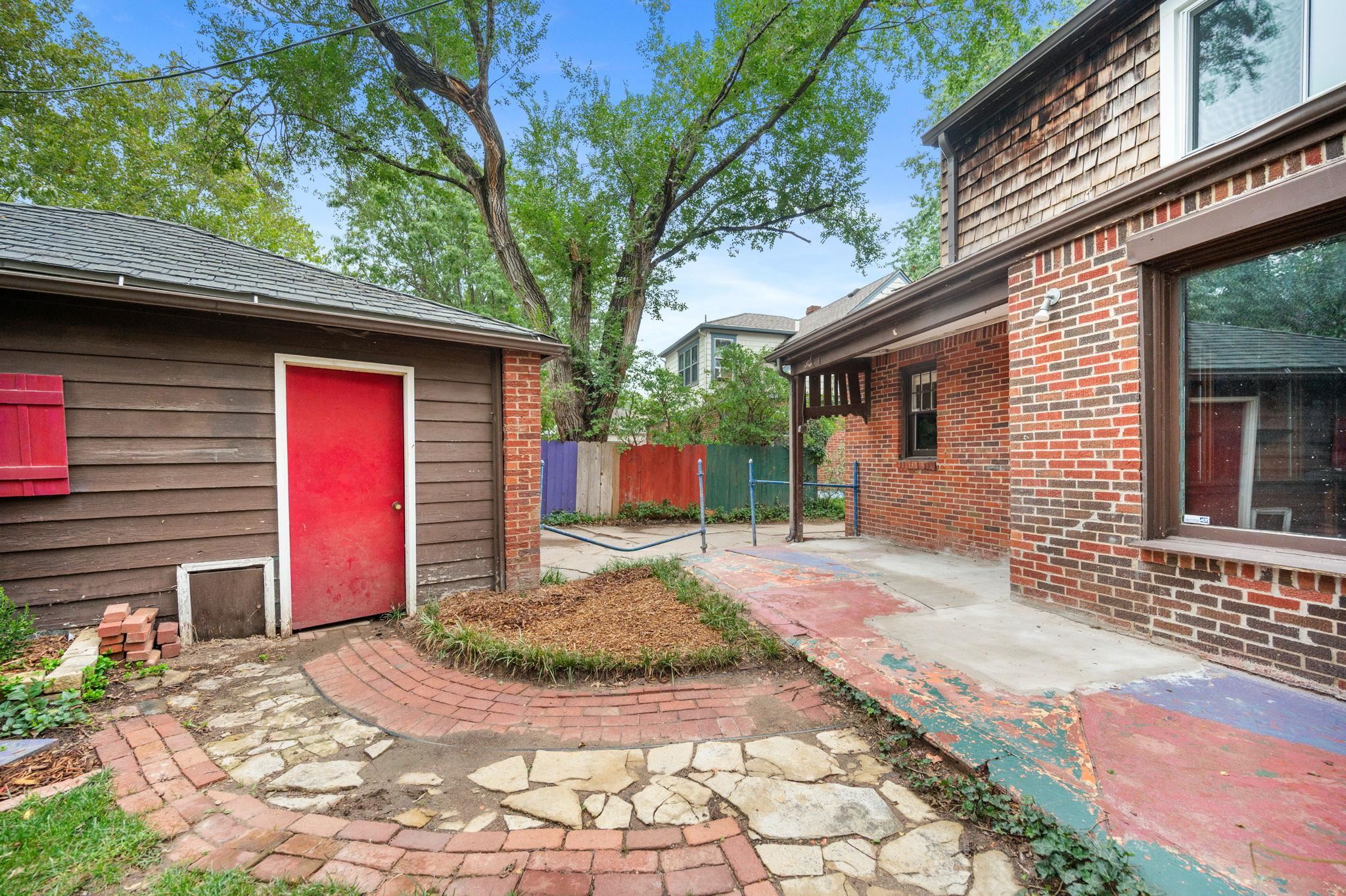 121 N Parkwood Lane Wichita KS 67208