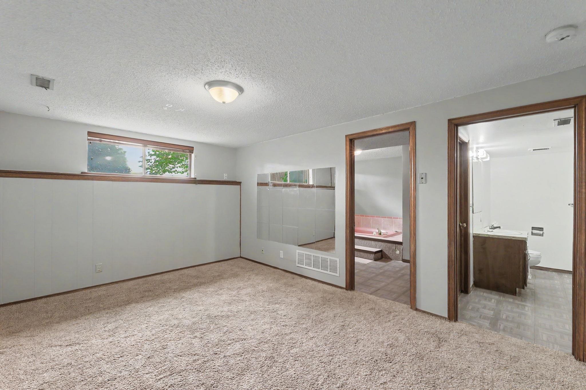 1614 N Brunswick Lane Wichita KS 67212