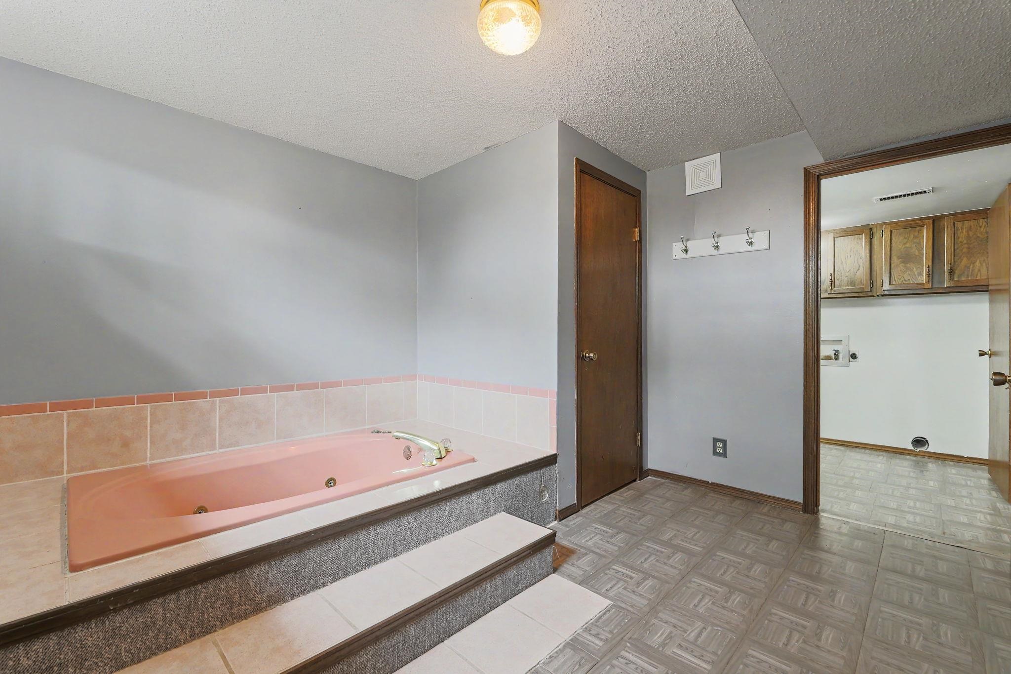 1614 N Brunswick Lane Wichita KS 67212