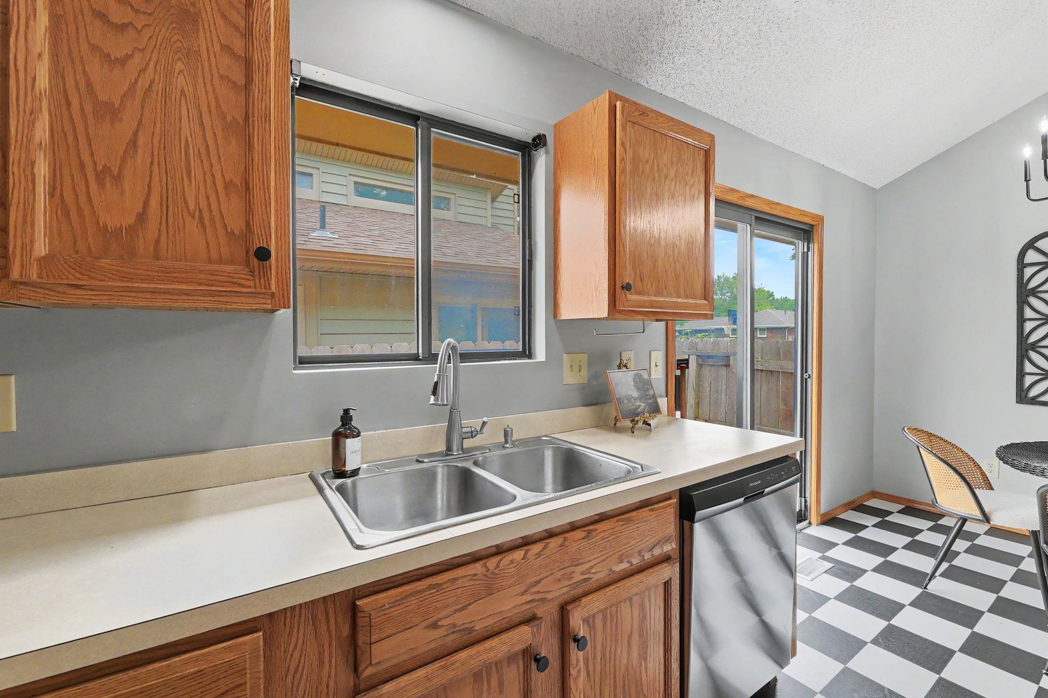 1614 N Brunswick Lane Wichita KS 67212