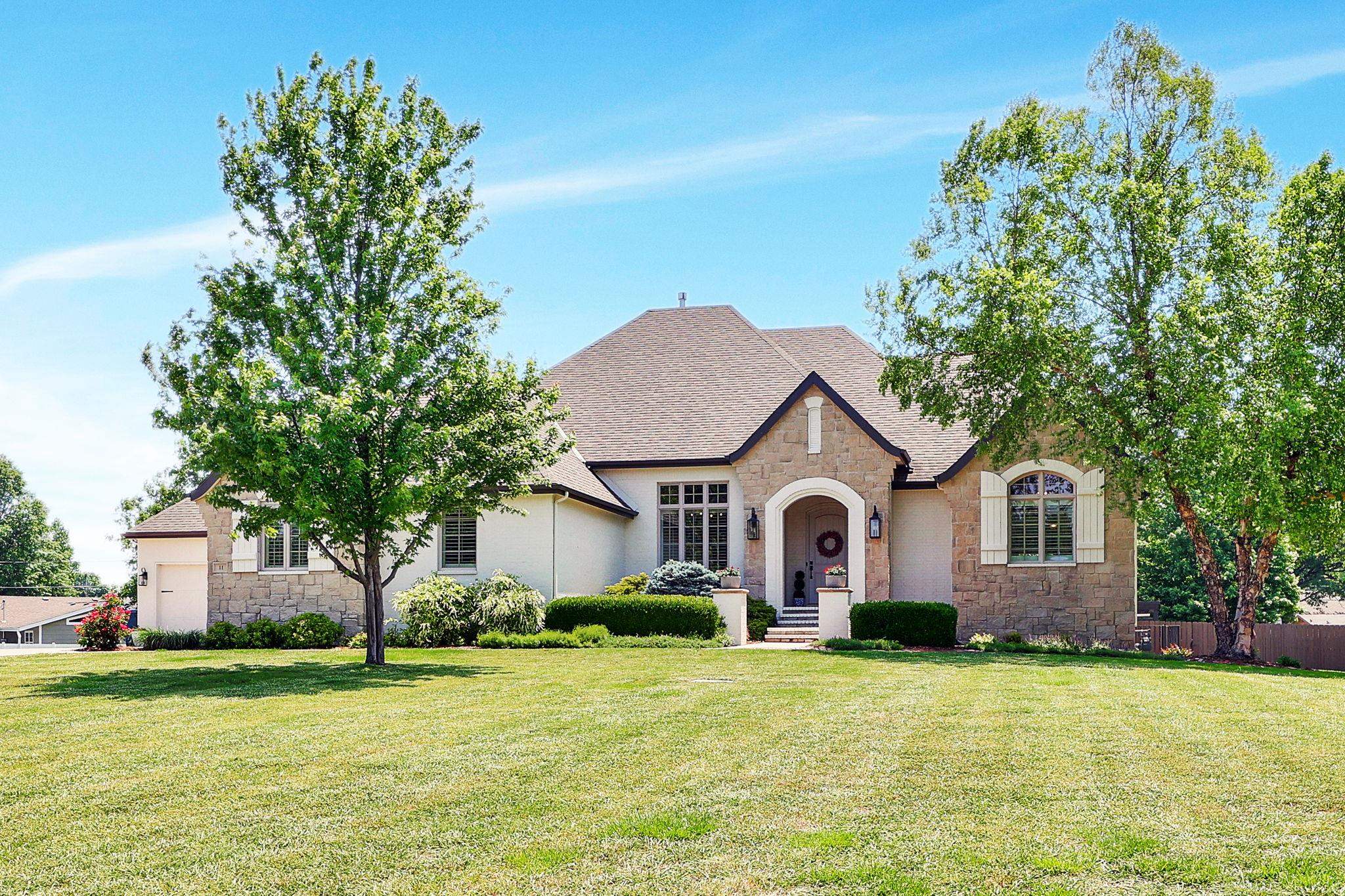 11 Crestway Wellington KS 67152
