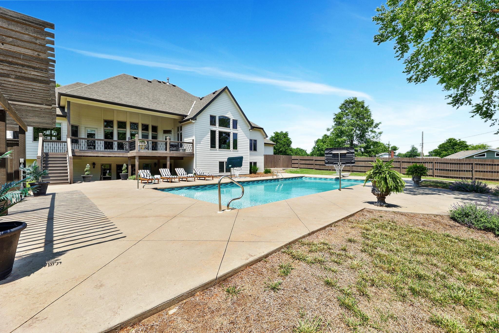 11 Crestway Wellington KS 67152